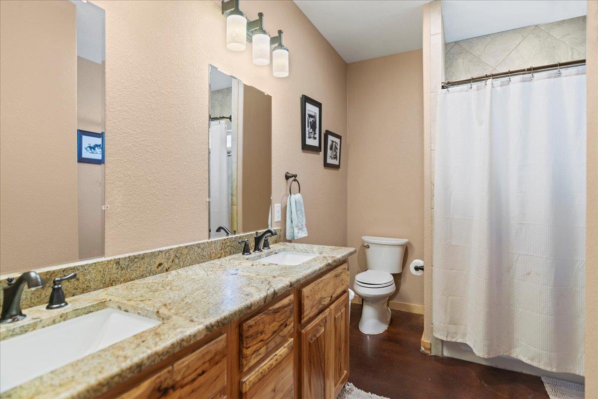 935 Highway 21 E, Paige, TX 78602