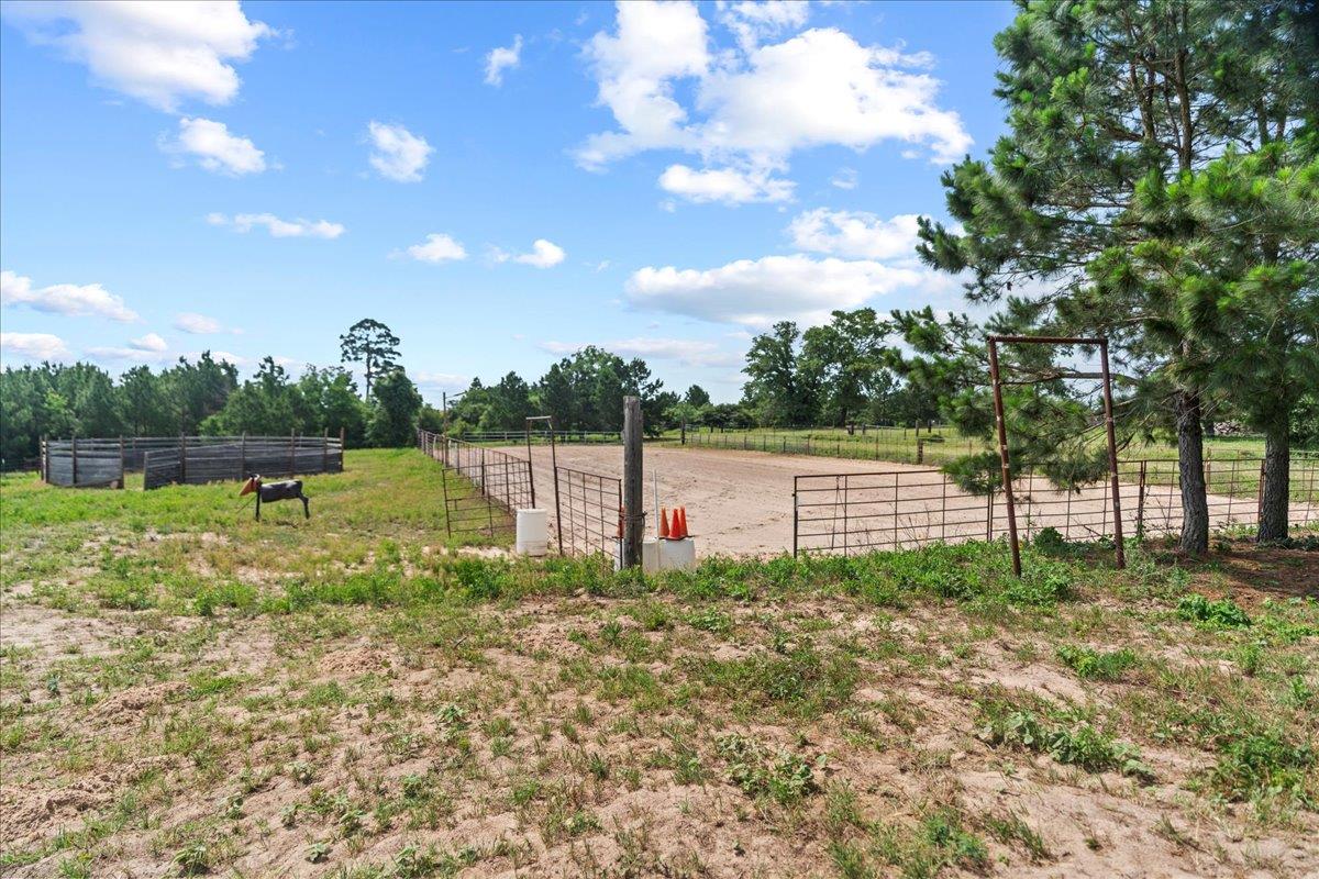 935 Highway 21 E, Paige, TX 78602