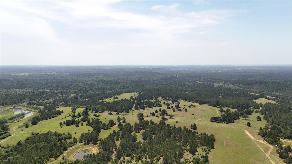 935 Highway 21 E, Paige, TX 78602