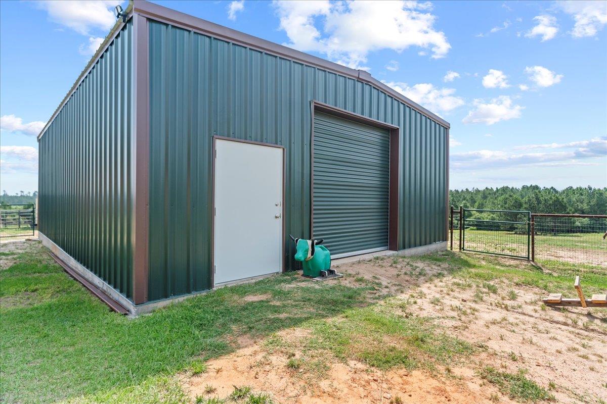935 Highway 21 E, Paige, TX 78602