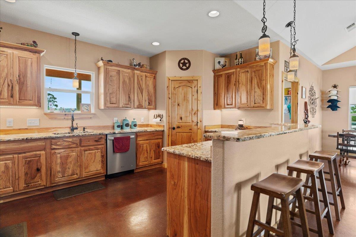 935 Highway 21 E, Paige, TX 78602