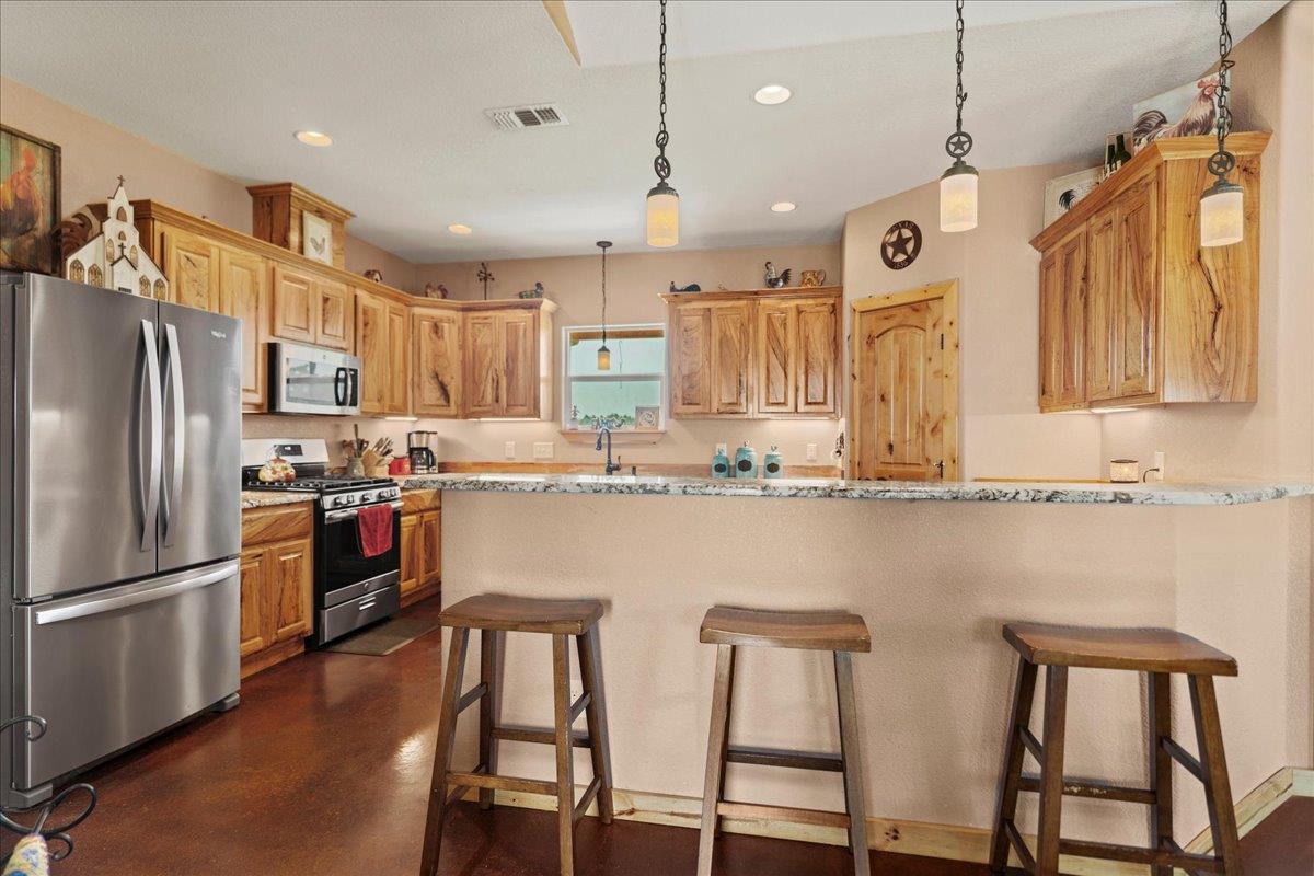 935 Highway 21 E, Paige, TX 78602