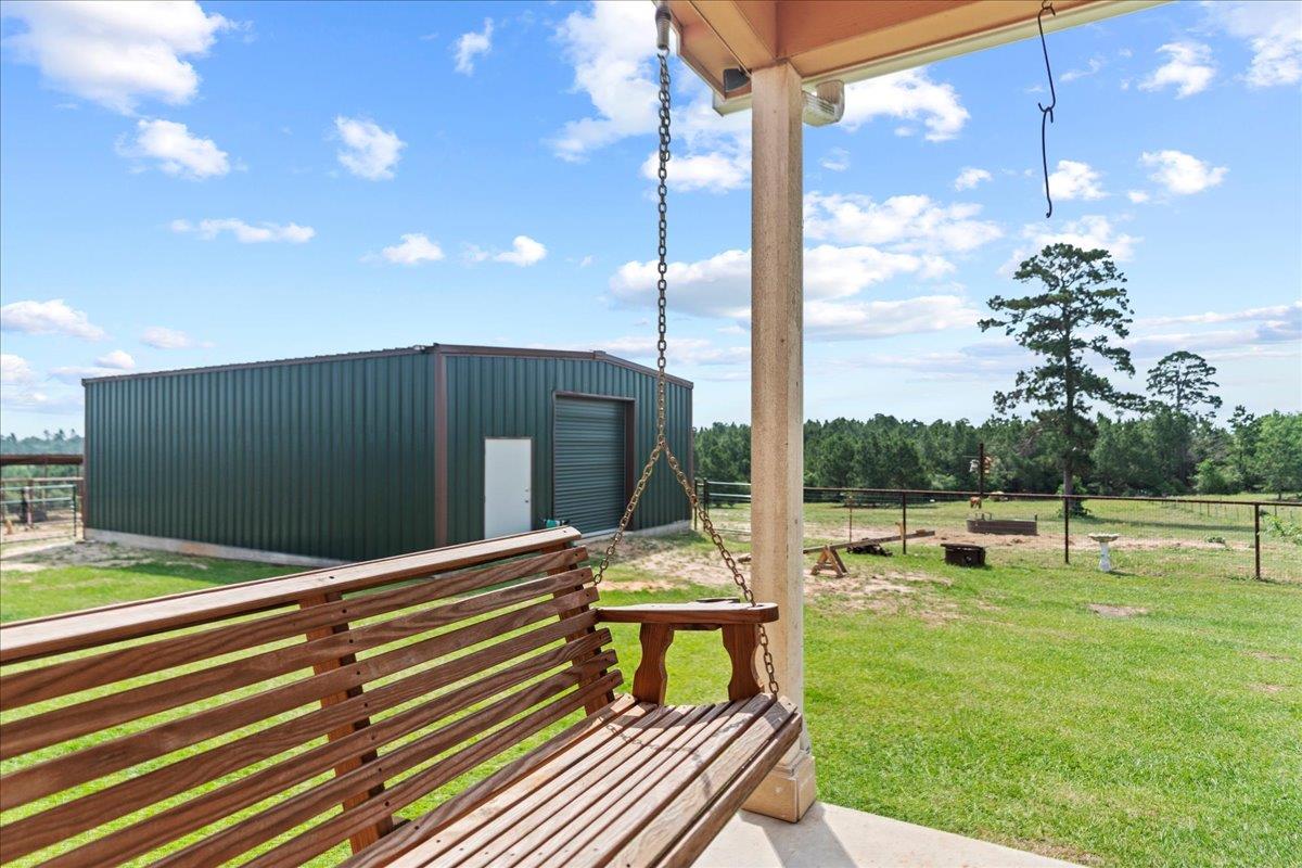 935 Highway 21 E, Paige, TX 78602