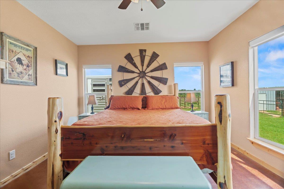 935 Highway 21 E, Paige, TX 78602
