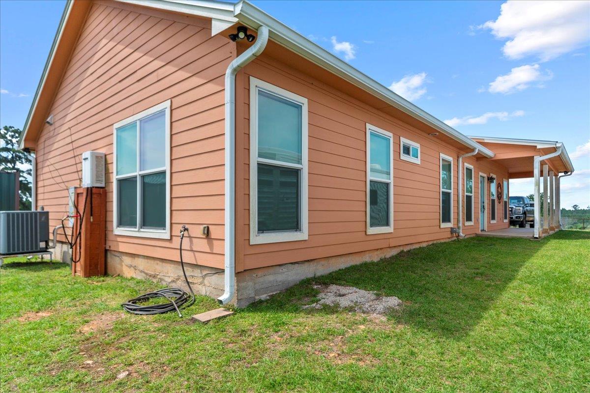 935 Highway 21 E, Paige, TX 78602