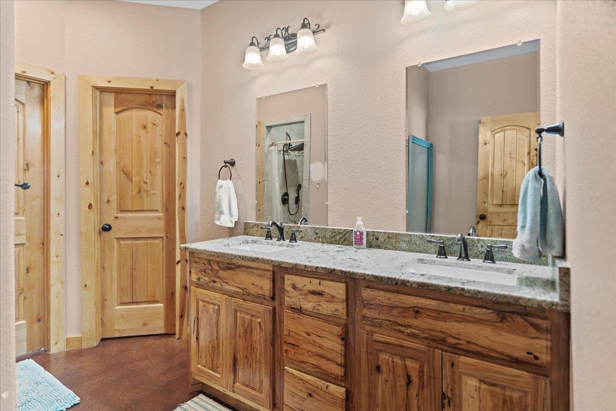 935 Highway 21 E, Paige, TX 78602