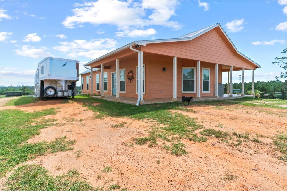 935 Highway 21 E, Paige, TX 78602