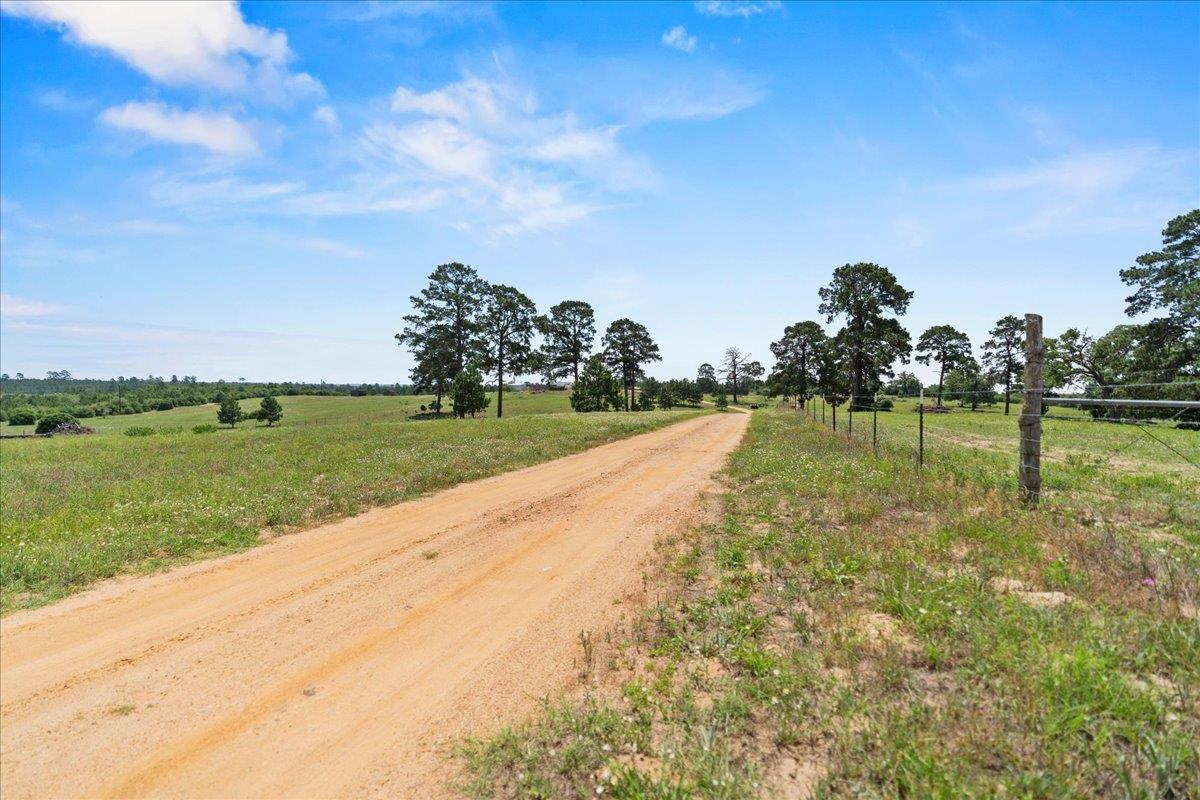 935 Highway 21 E, Paige, TX 78602