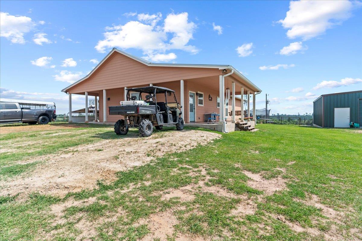 935 Highway 21 E, Paige, TX 78602