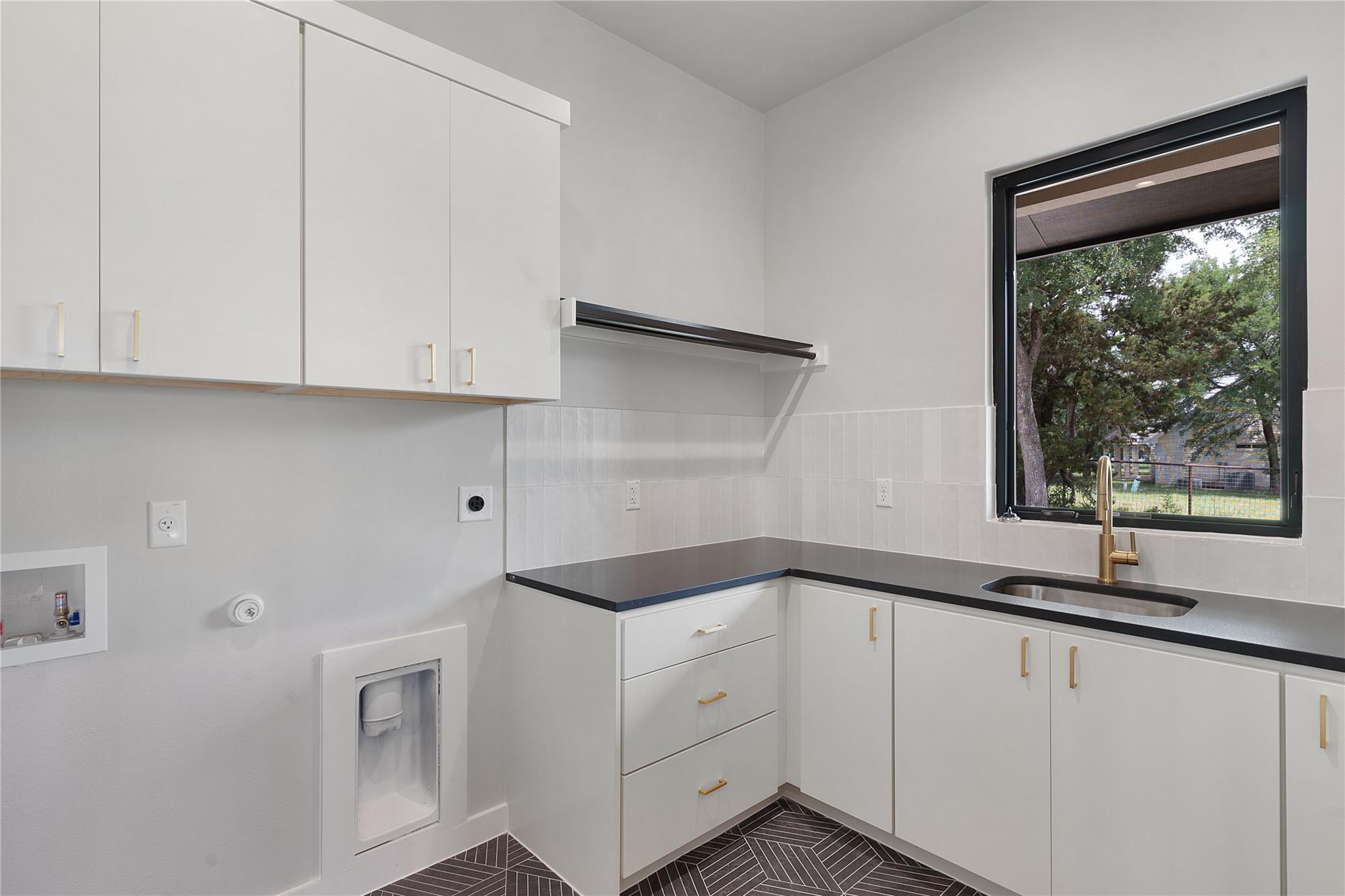 8341 Brewer Ln, Salado, TX 76571