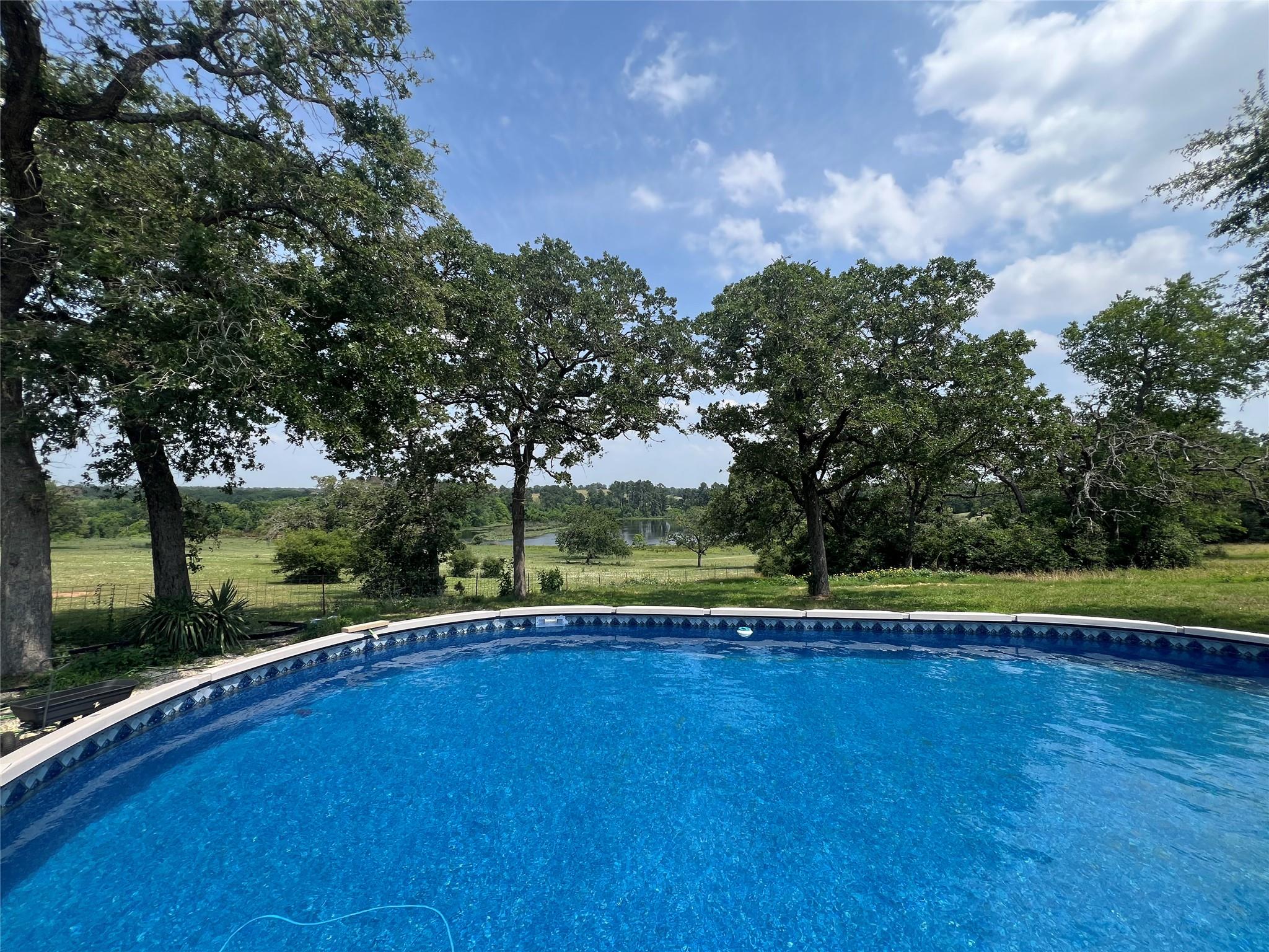 702 Paint Creek Rd, McDade, TX 78650