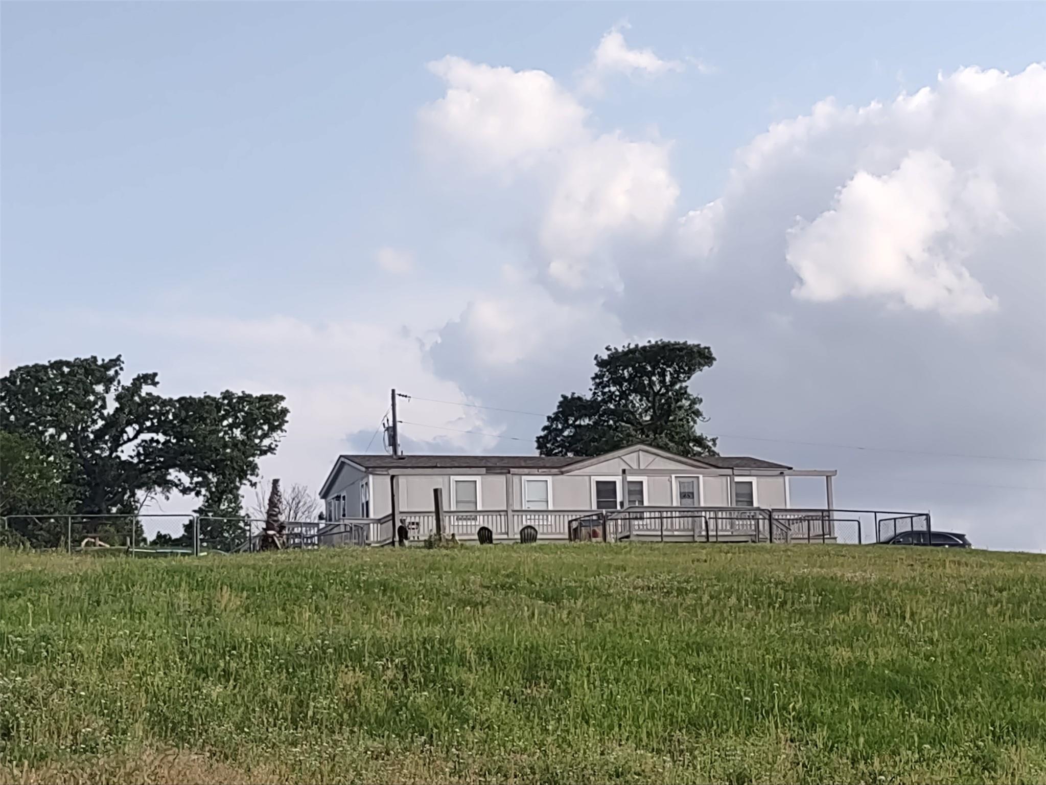 702 Paint Creek Rd, McDade, TX 78650