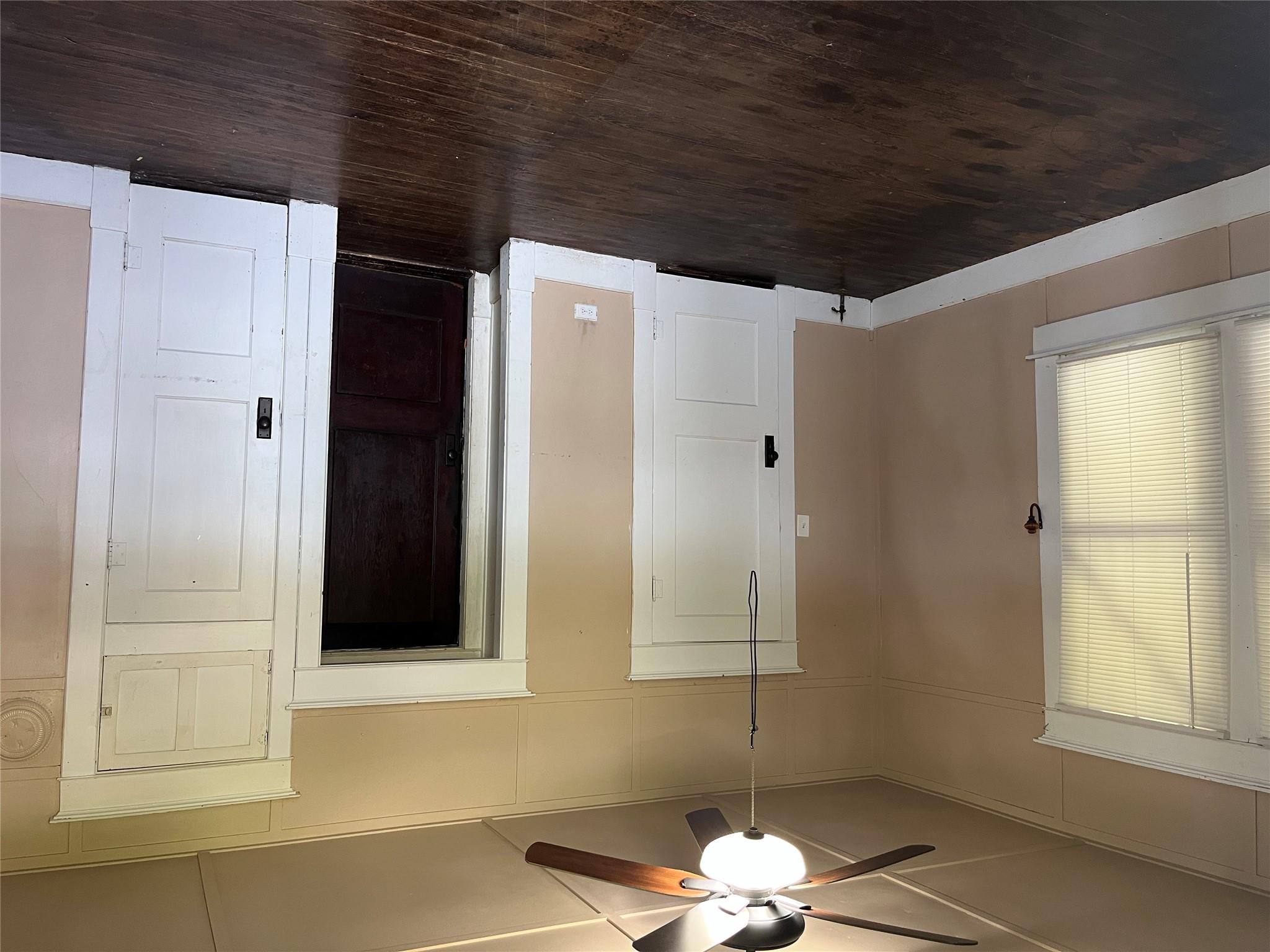 200 N Walton St, Granger, TX 76530