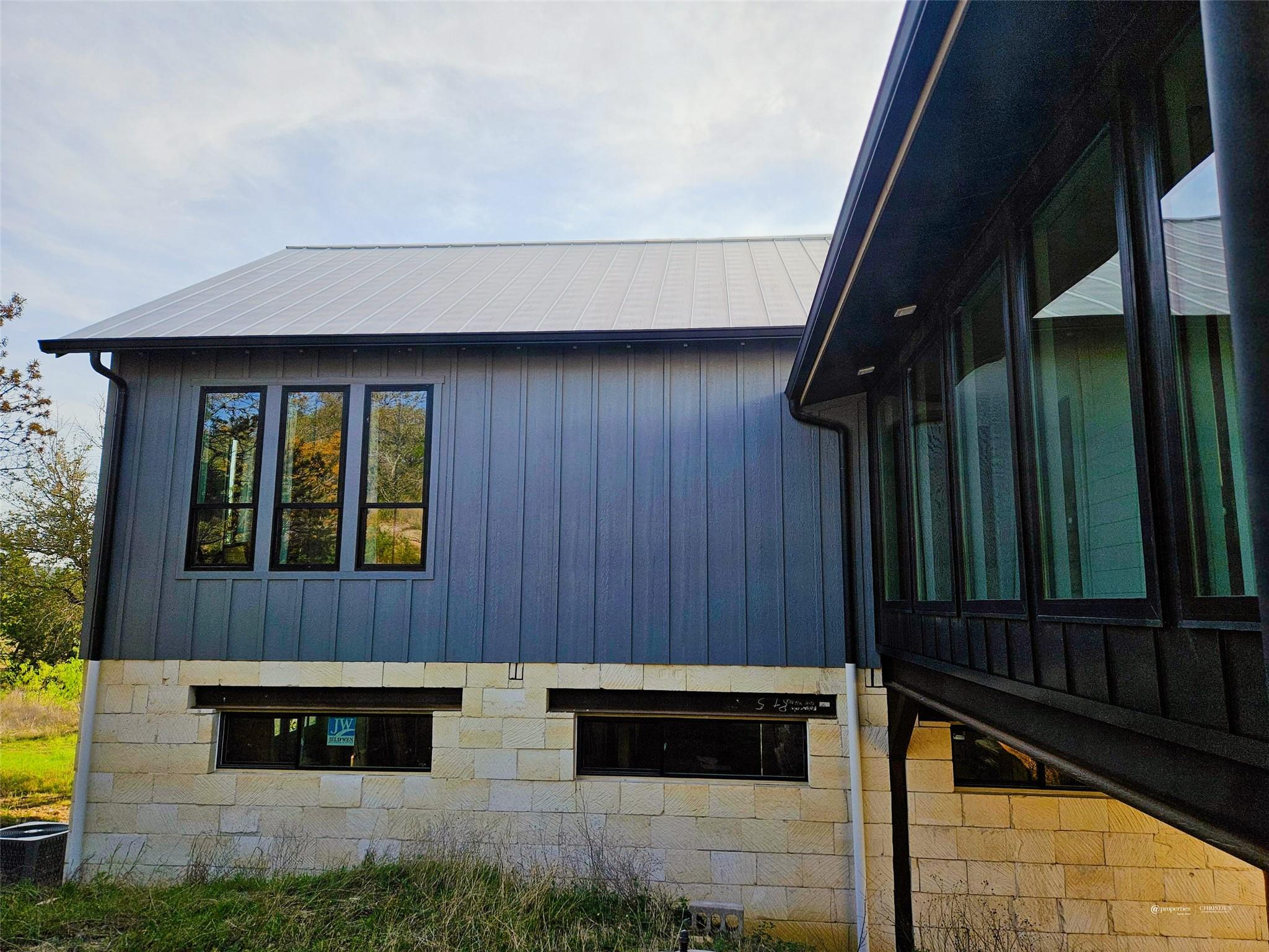 431 County Road 413, Spicewood, TX 78669