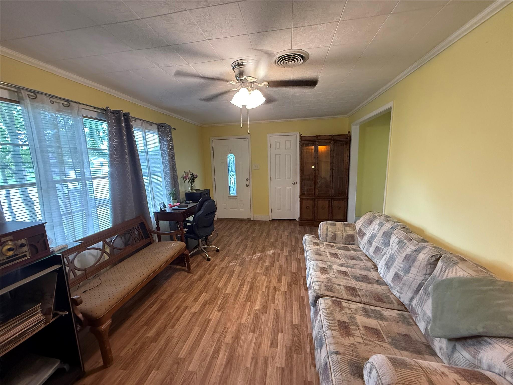 2325 11th St, Port Neches, TX 77651