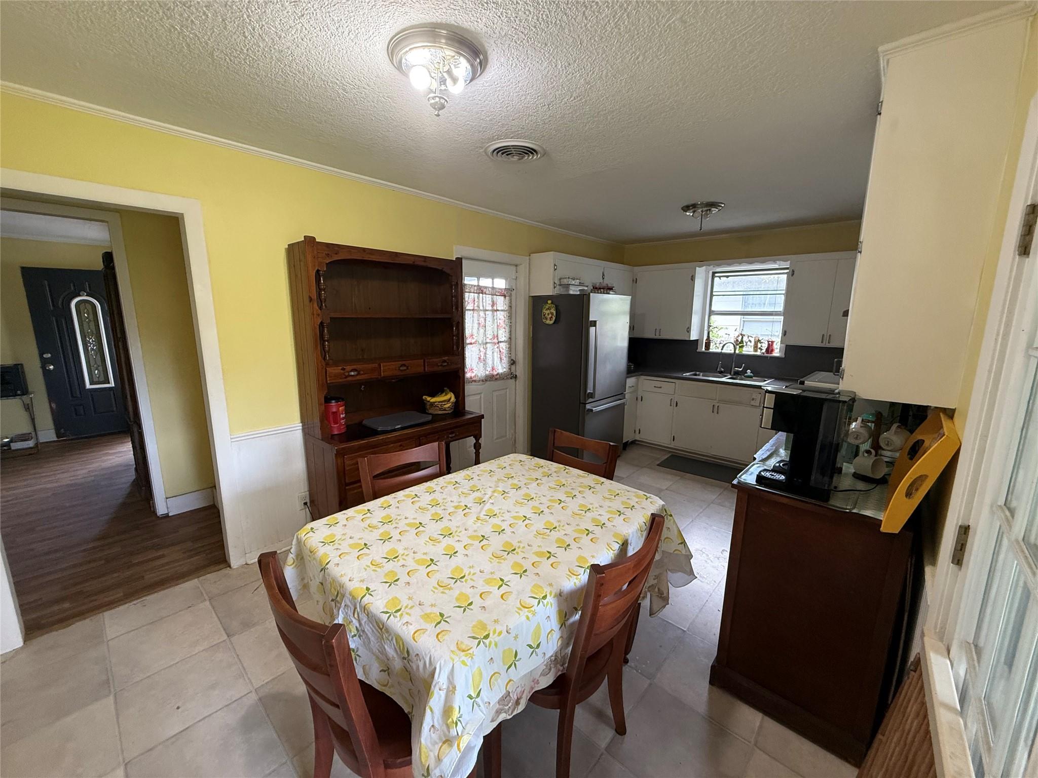 2325 11th St, Port Neches, TX 77651