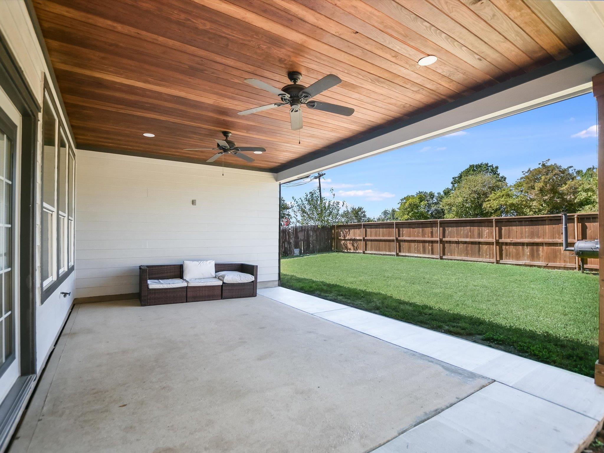 241 Sunnyside Dr, Kyle, TX 78640