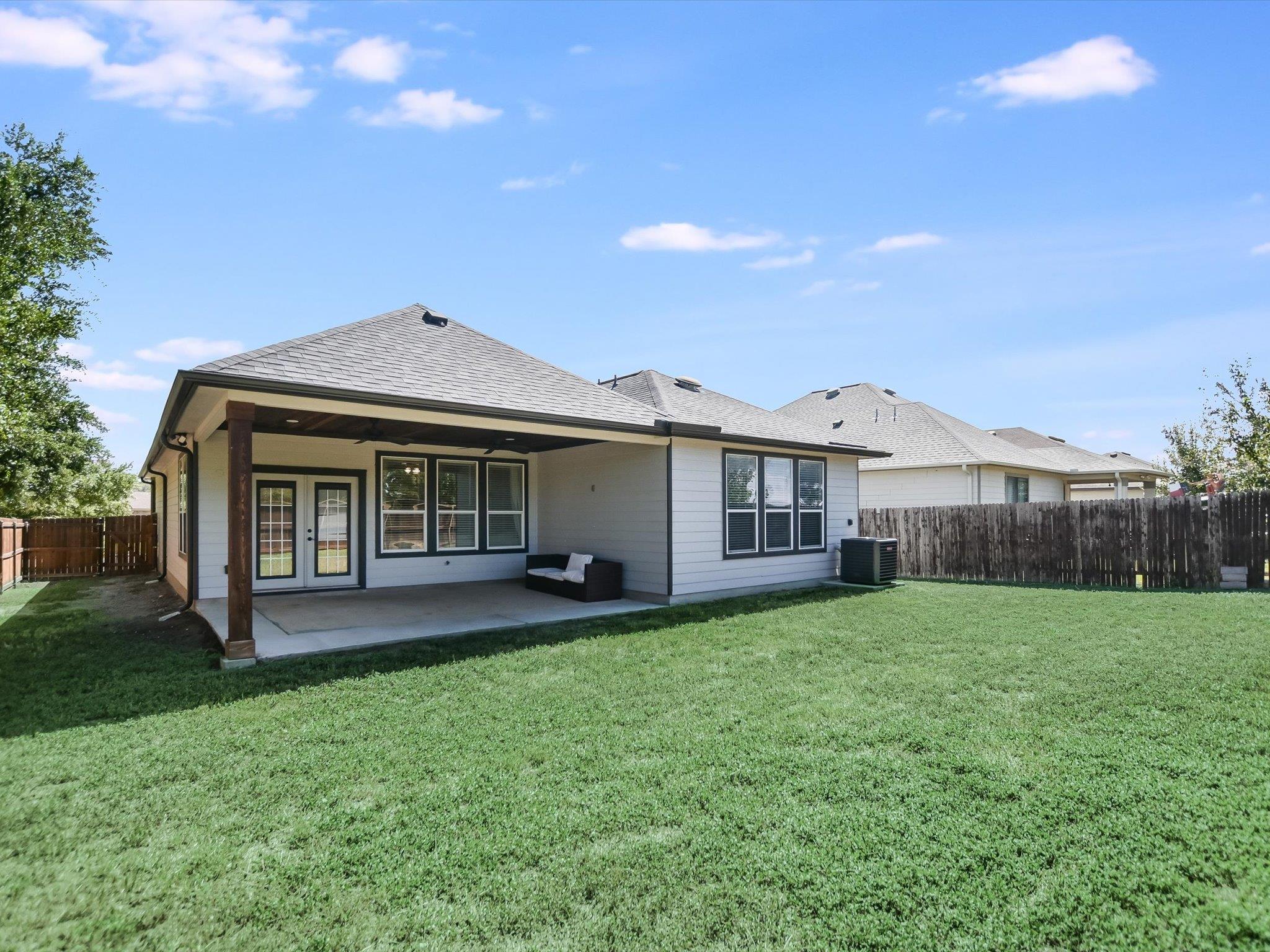 241 Sunnyside Dr, Kyle, TX 78640