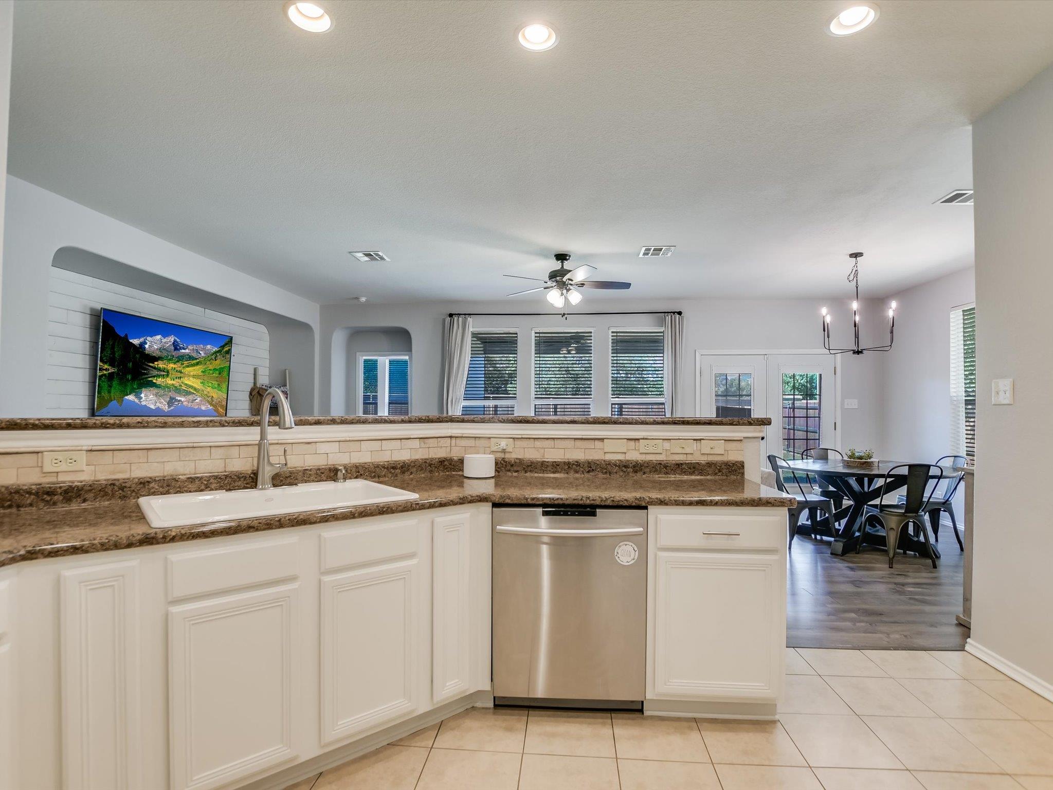 241 Sunnyside Dr, Kyle, TX 78640