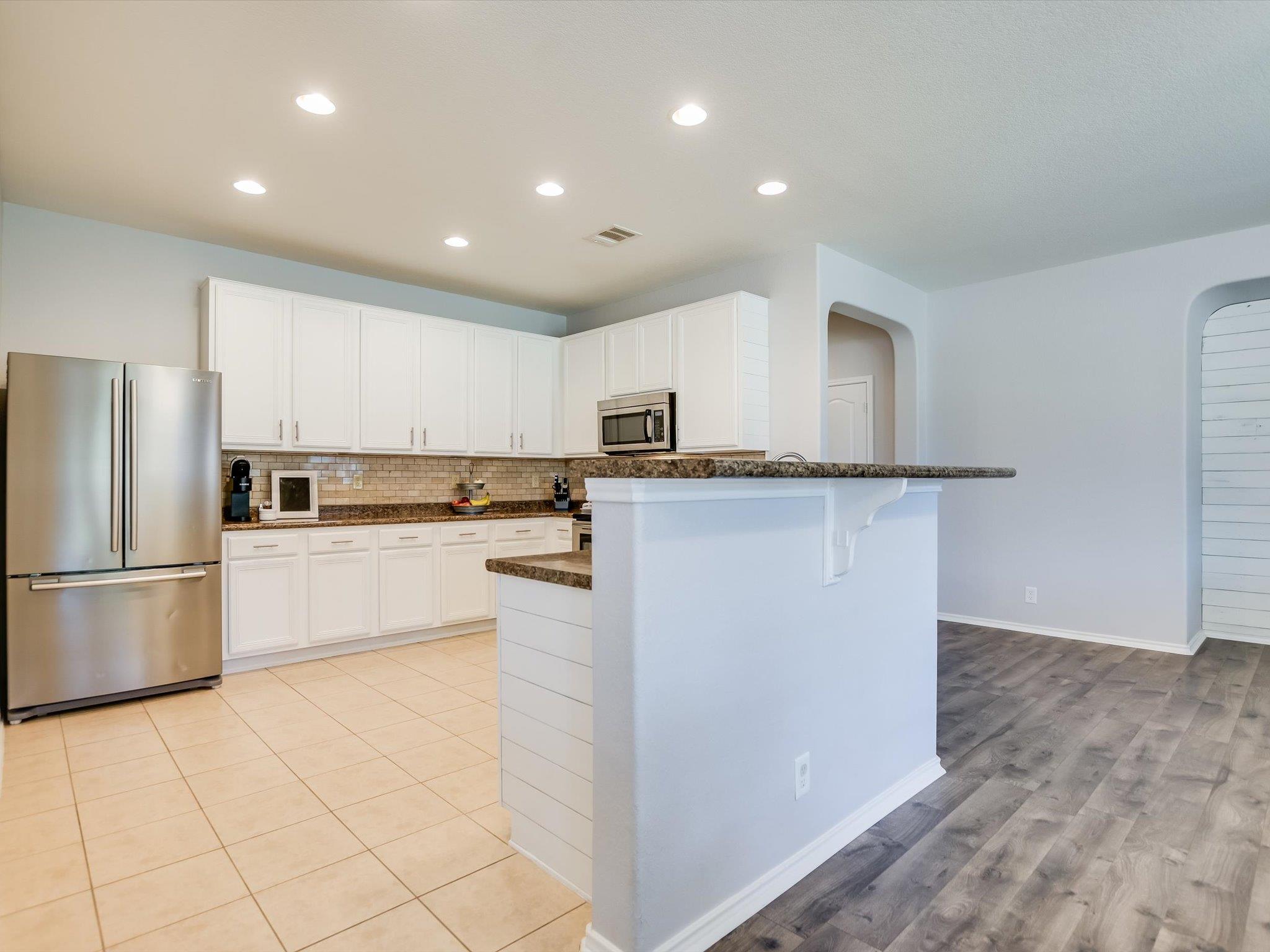241 Sunnyside Dr, Kyle, TX 78640