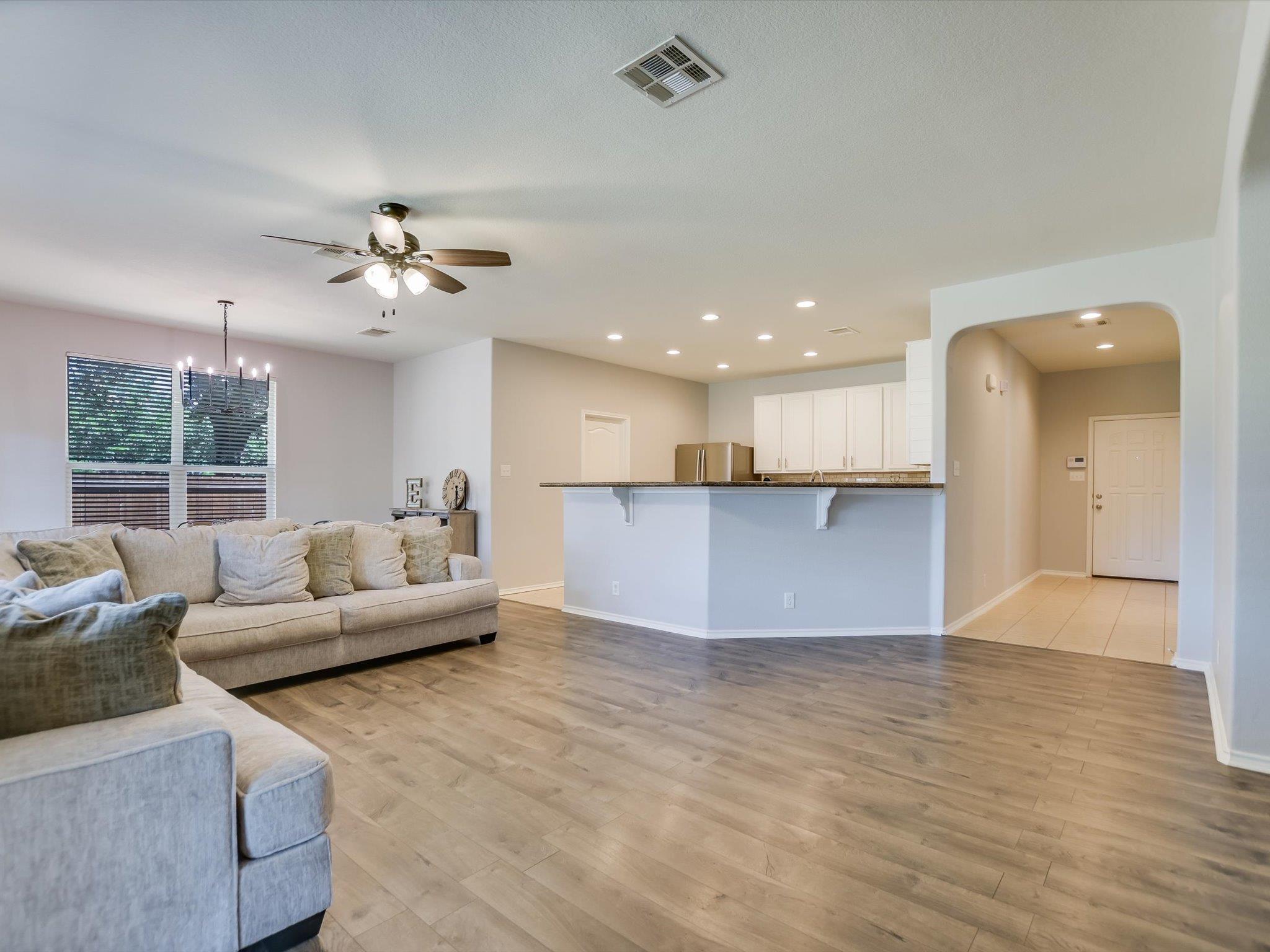 241 Sunnyside Dr, Kyle, TX 78640