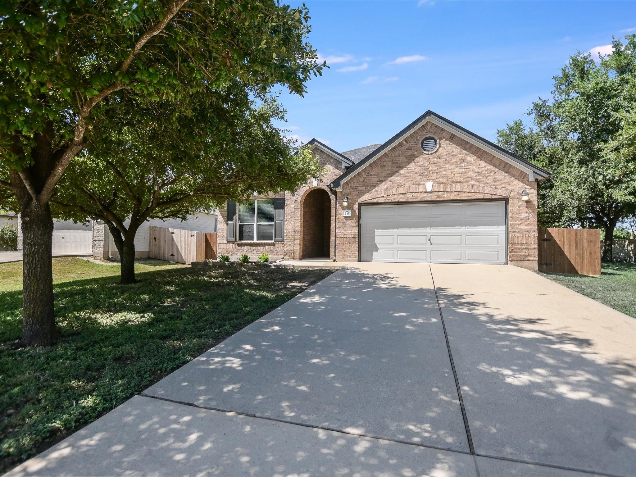 241 Sunnyside Dr, Kyle, TX 78640