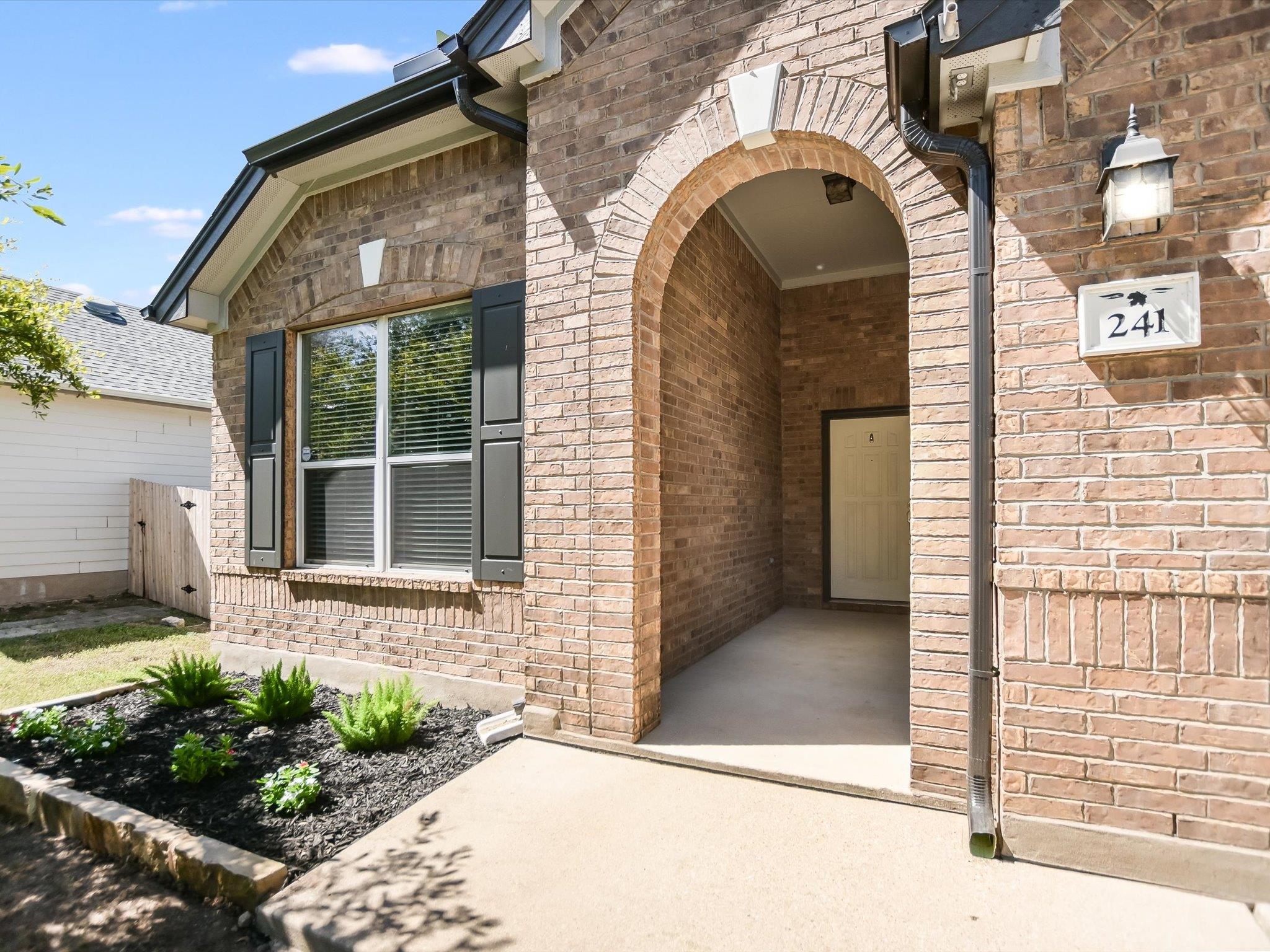241 Sunnyside Dr, Kyle, TX 78640