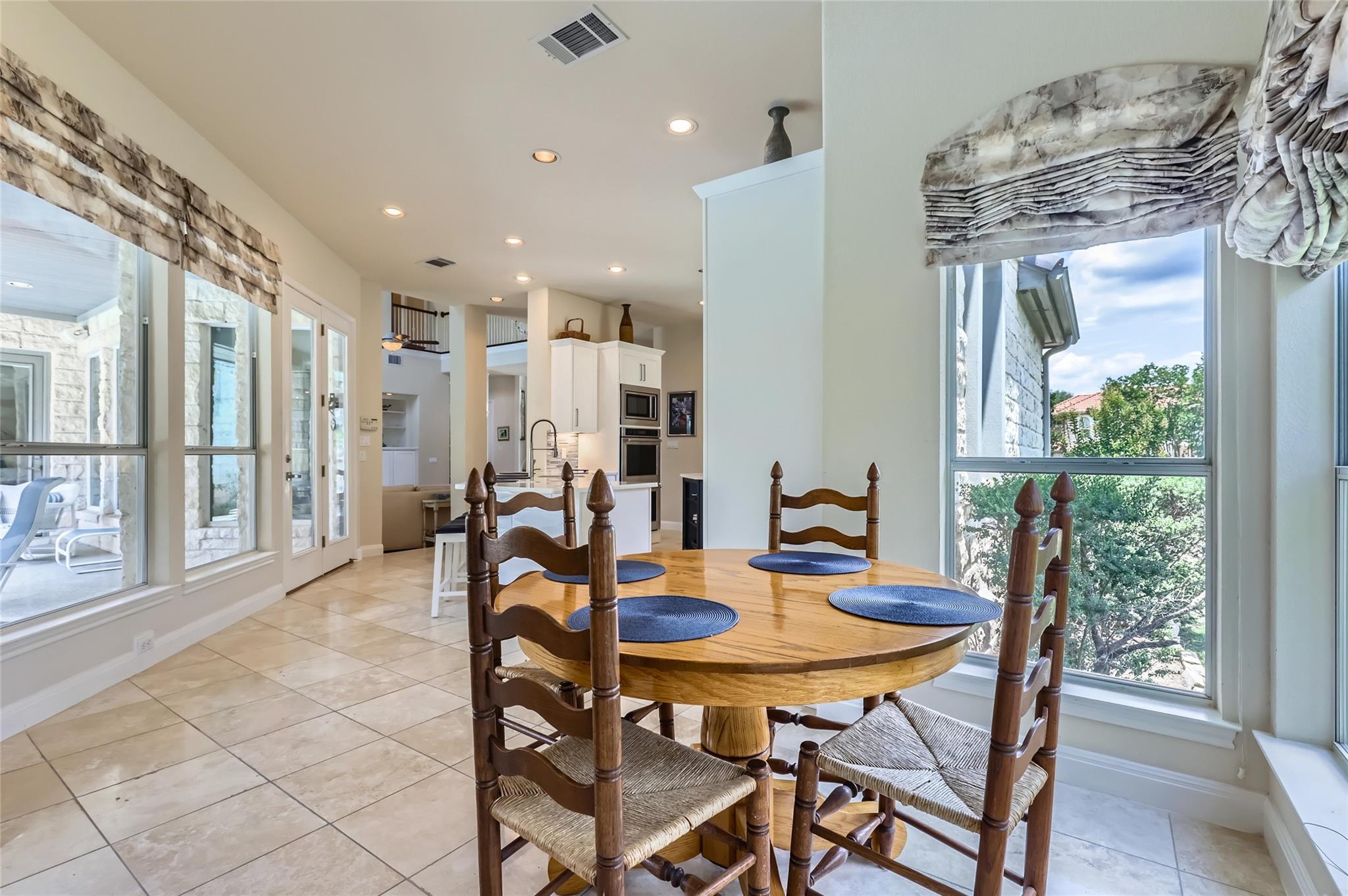 29 Tiburon Dr, The Hills, TX 78738