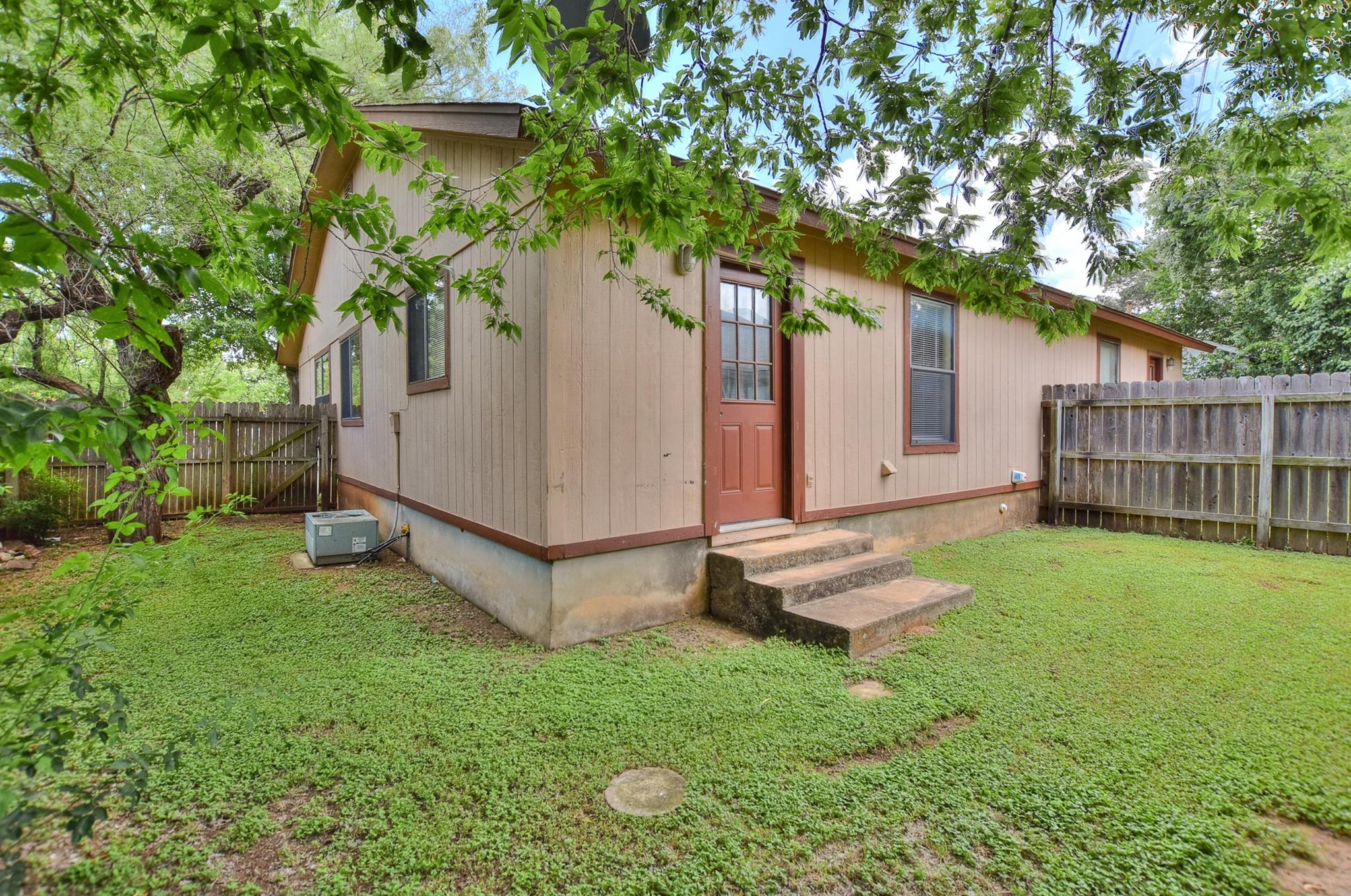 517 Luther Dr, Georgetown, TX 78628