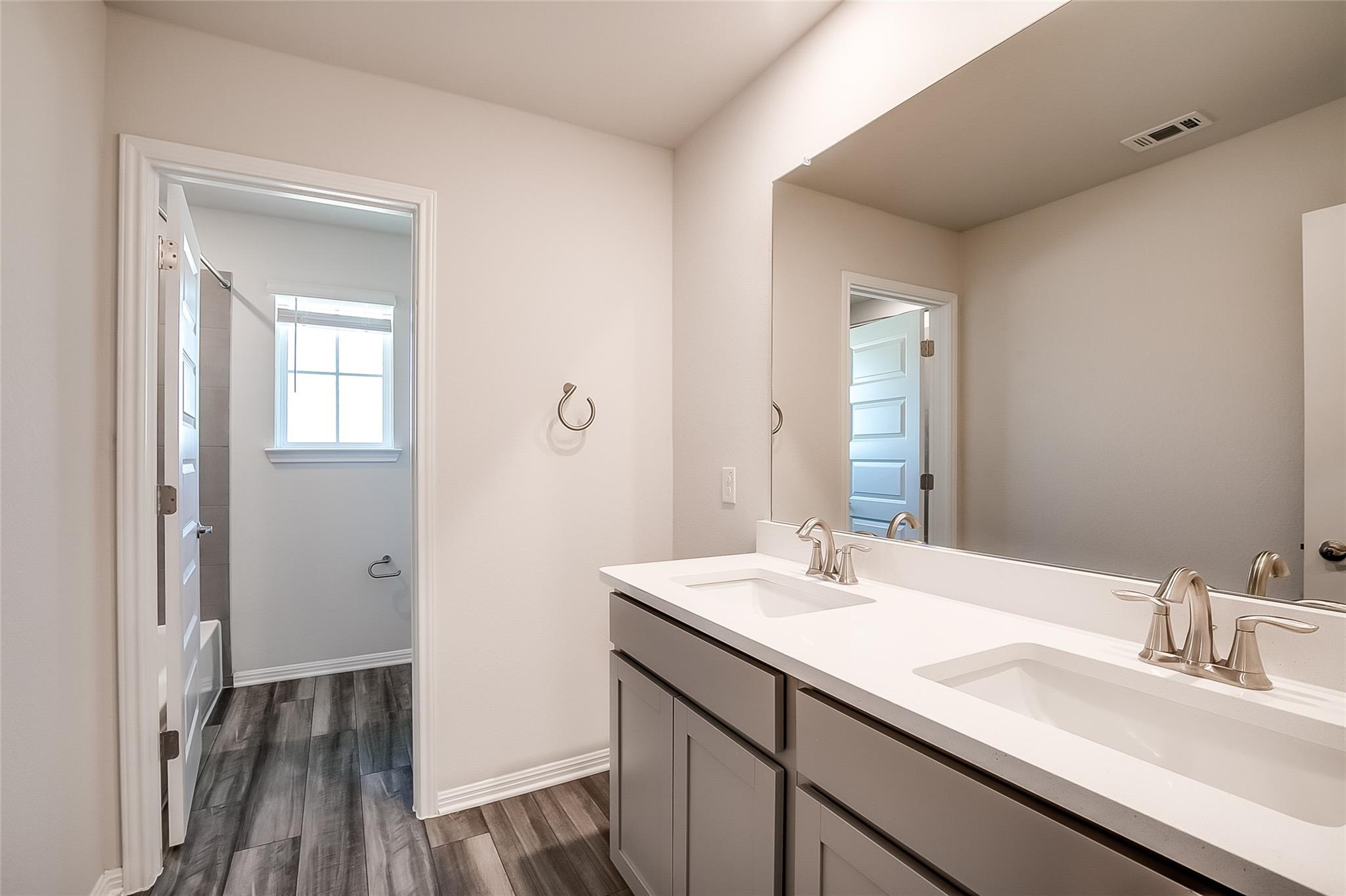 107 Greenspire Downs Dr, Hutto, TX 78634