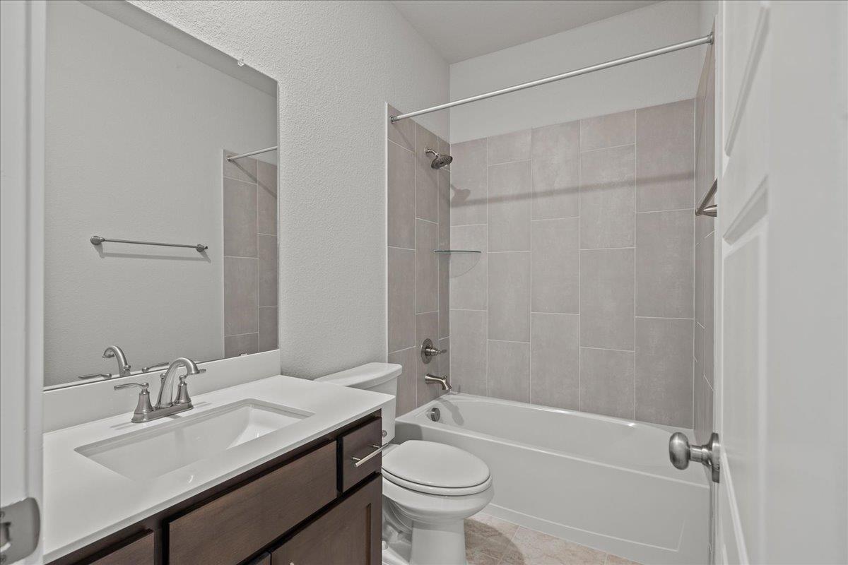 240 Camino Verde Dr, San Marcos, TX 78666