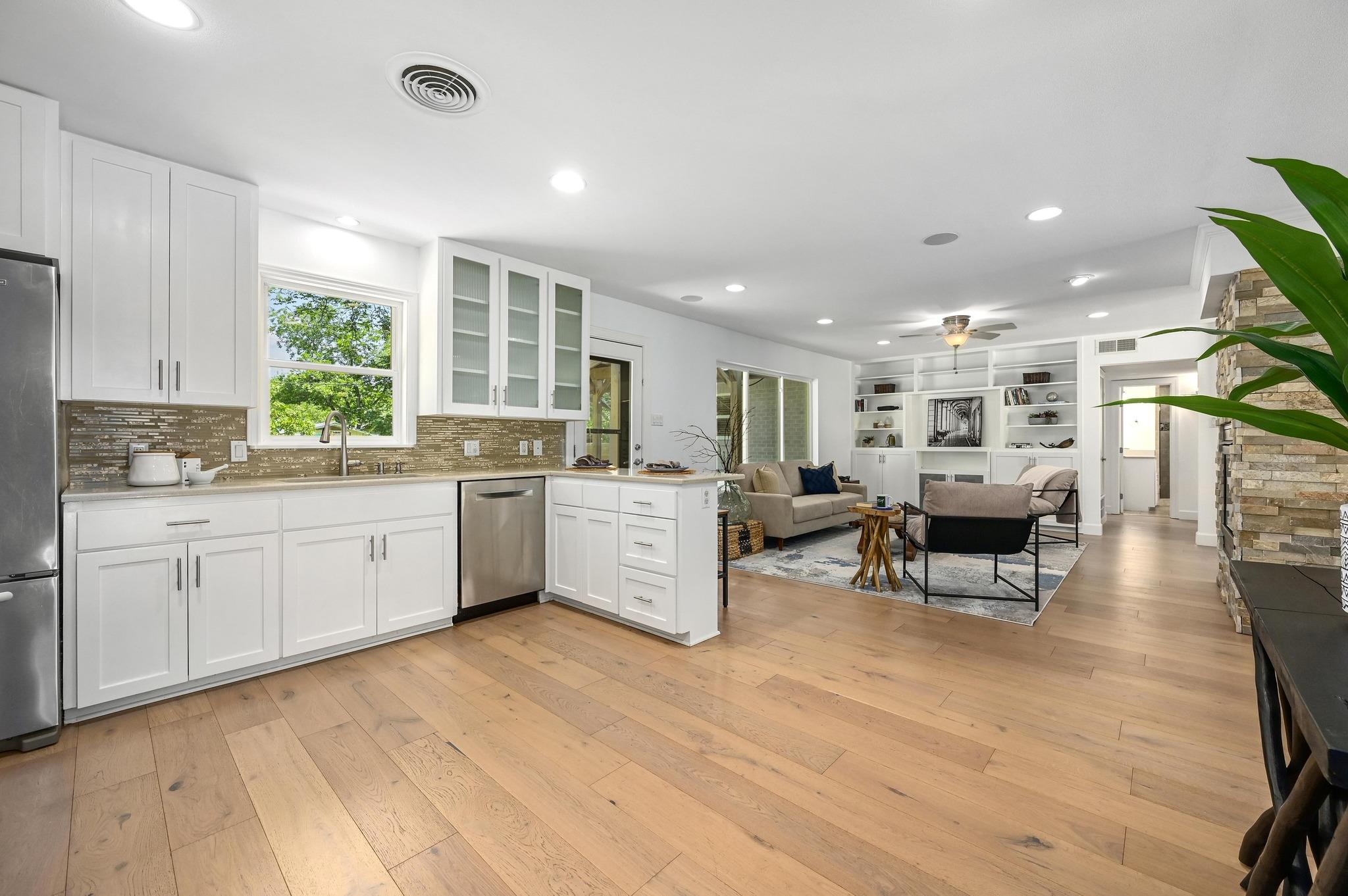 1802 Corona Dr, Austin, TX 78723