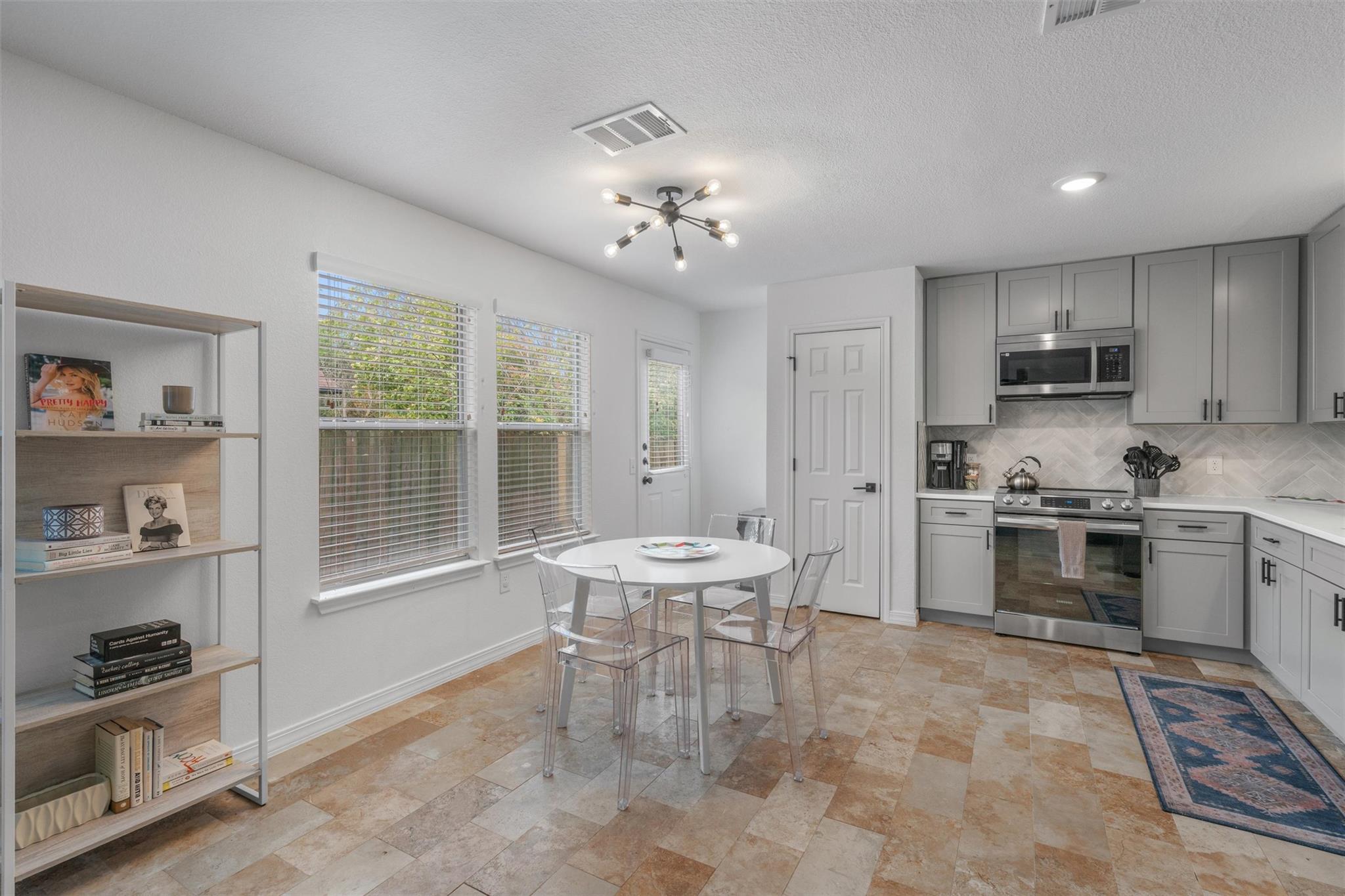 1509 Strickland Dr, Austin, TX 78748