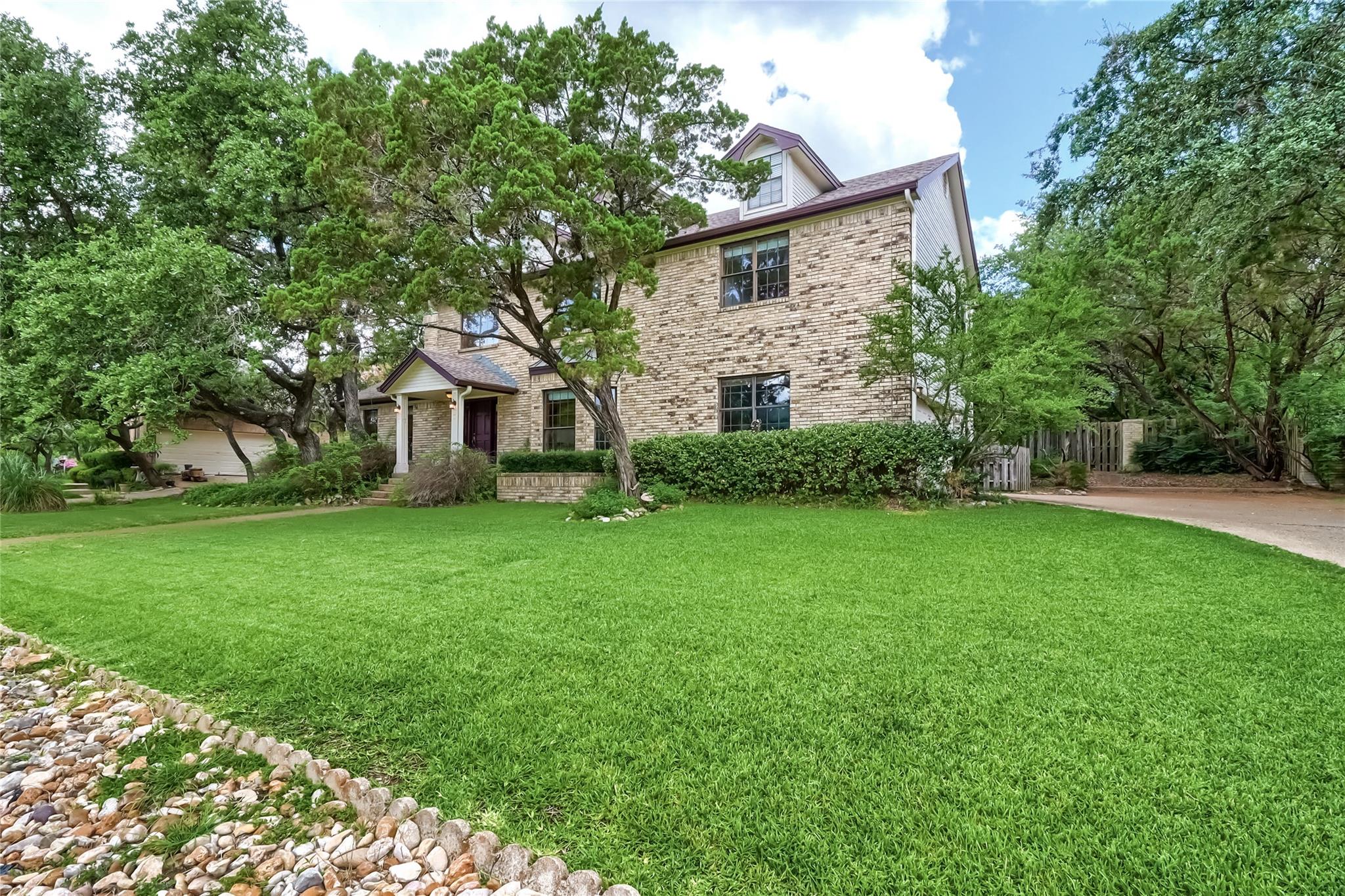 213 Hurst Creek Rd, Lakeway, TX 78734