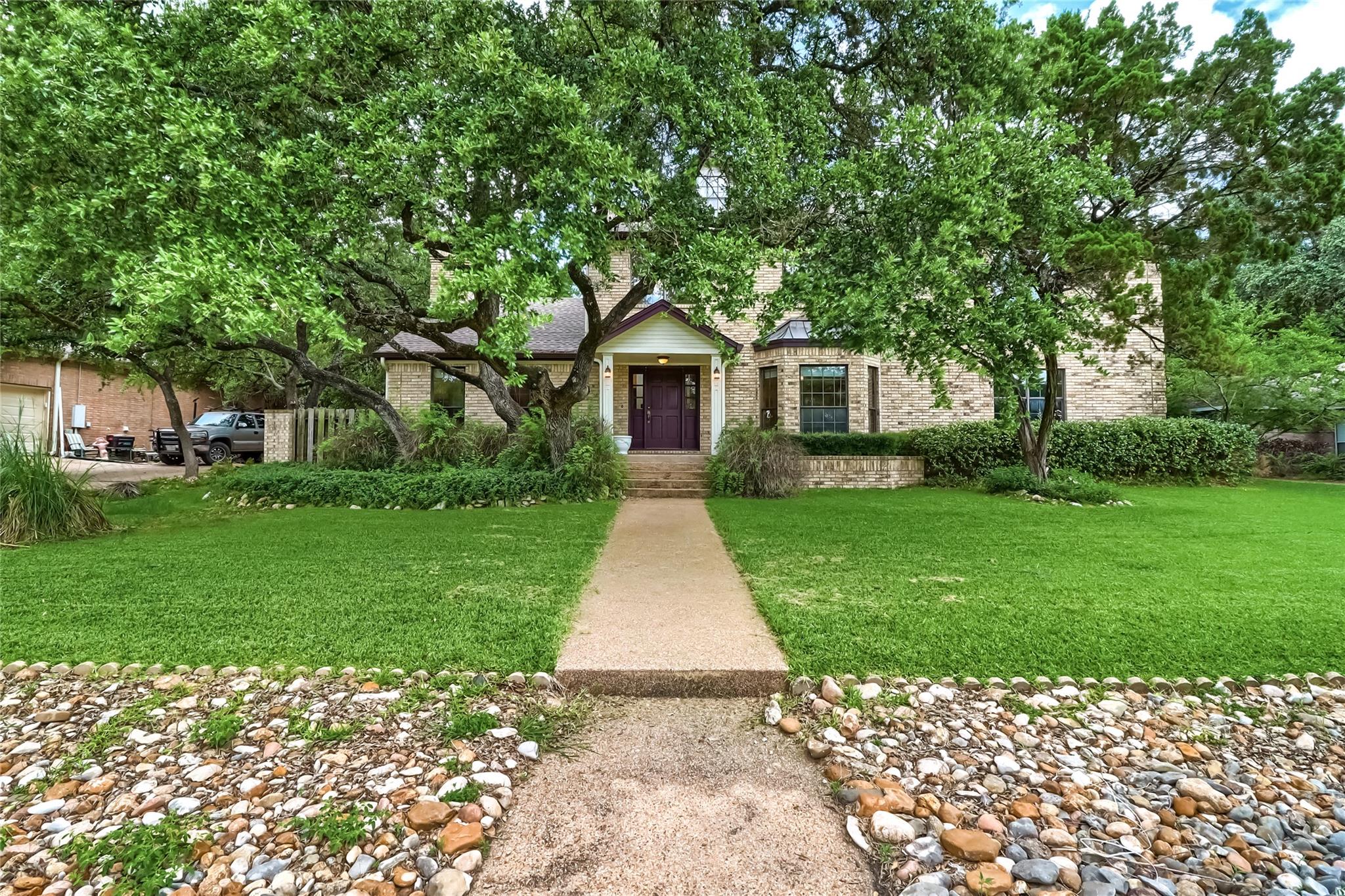 213 Hurst Creek Rd, Lakeway, TX 78734