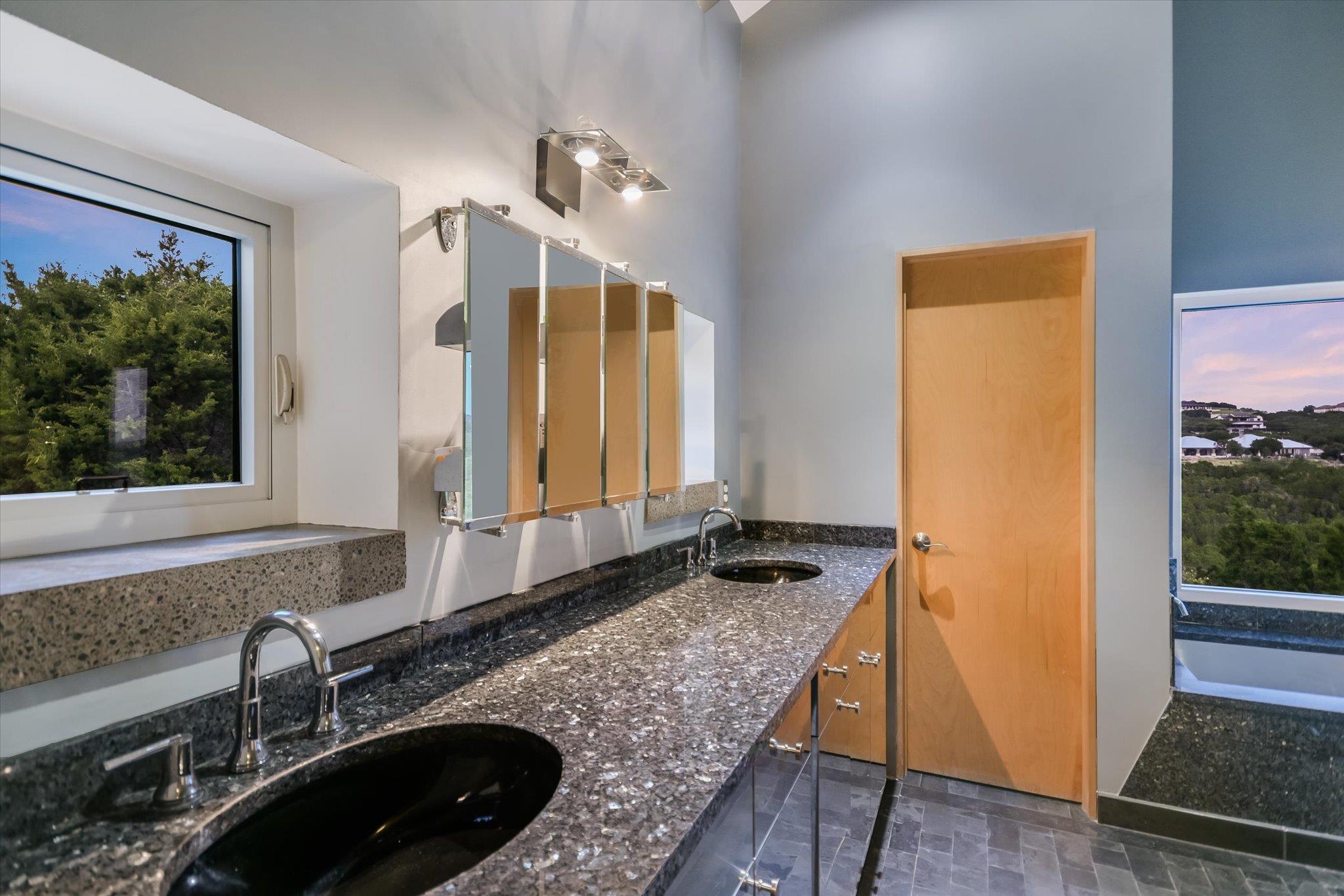 8207 Moon Rise Trl, Jonestown, TX 78645