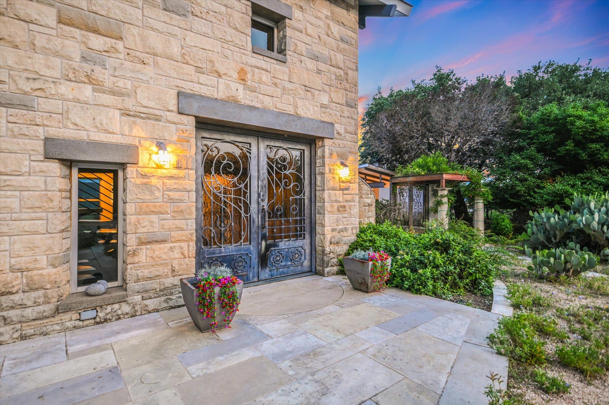 8207 Moon Rise Trl, Jonestown, TX 78645
