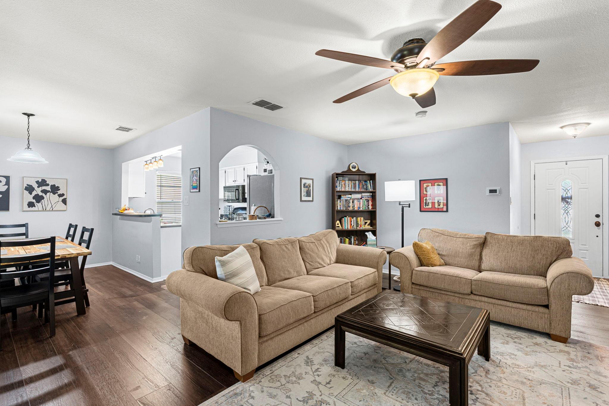 907 Cactus Dr, Round Rock, TX 78681
