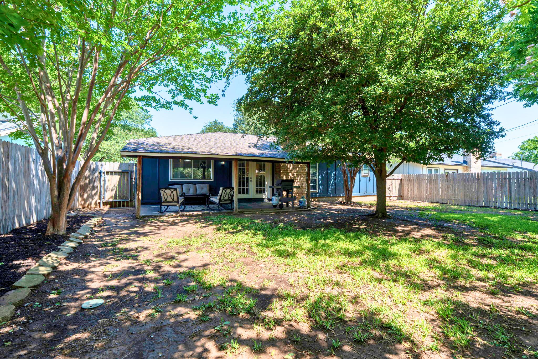 907 Cactus Dr, Round Rock, TX 78681