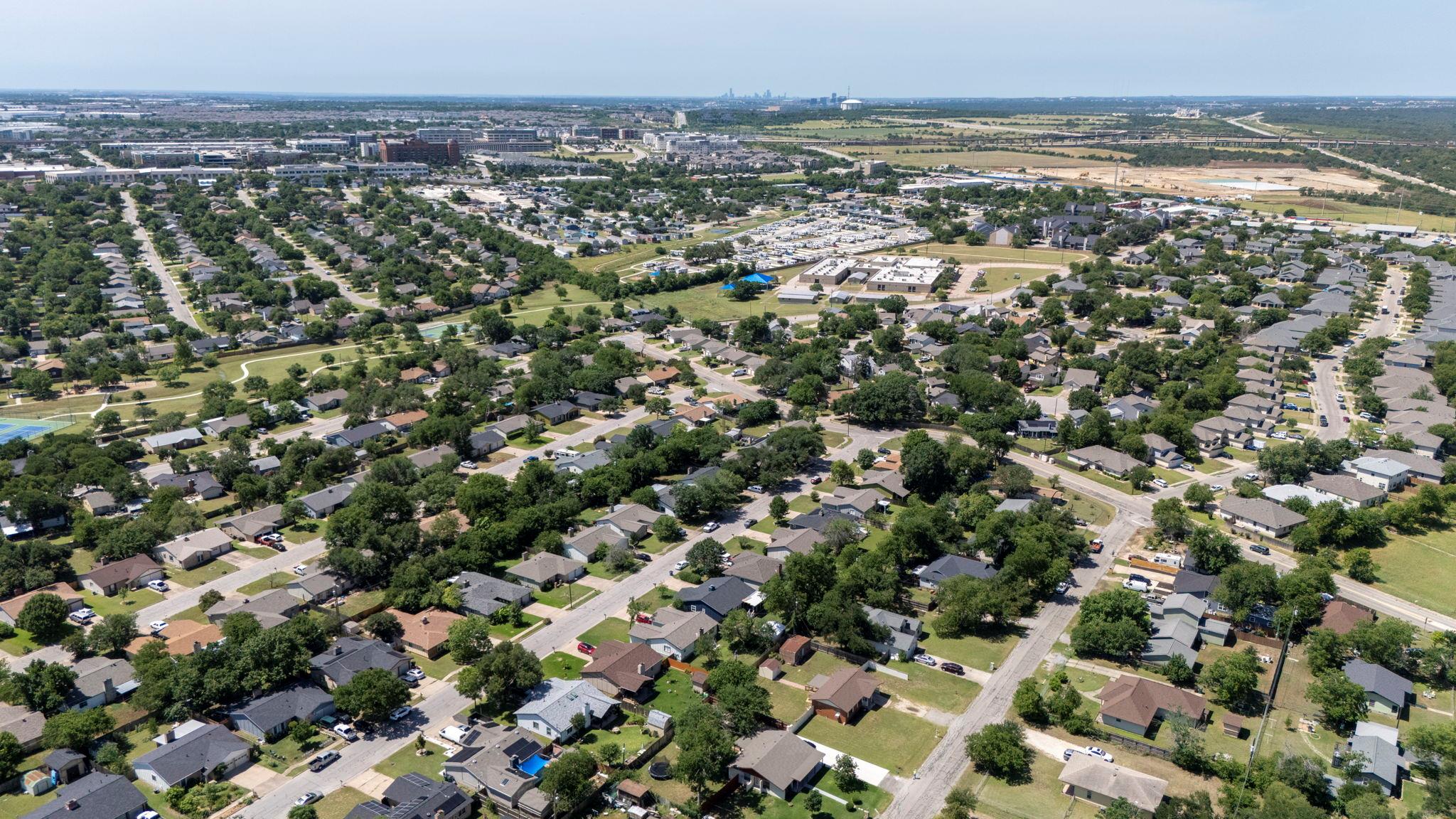 907 Cactus Dr, Round Rock, TX 78681