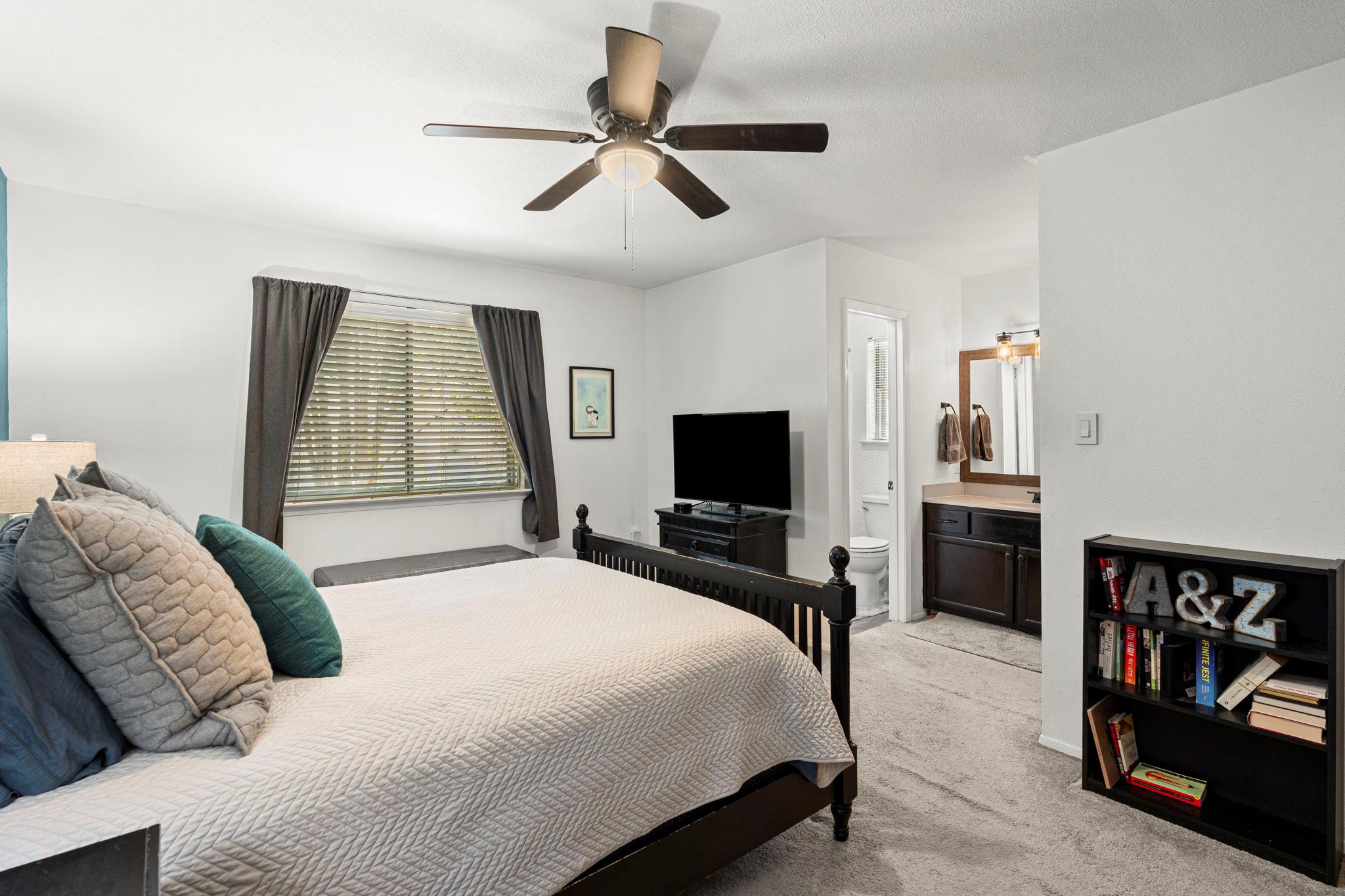 907 Cactus Dr, Round Rock, TX 78681