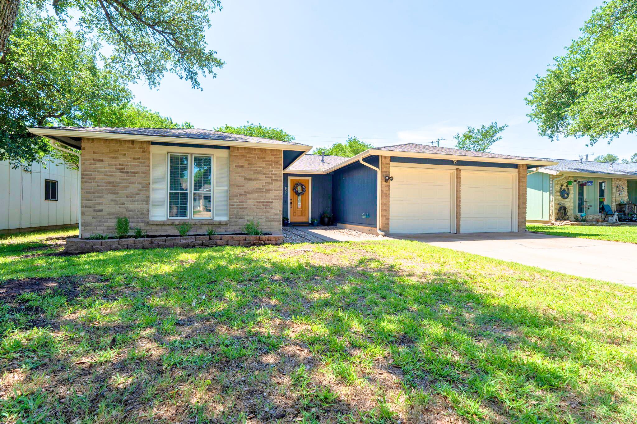 907 Cactus Dr, Round Rock, TX 78681