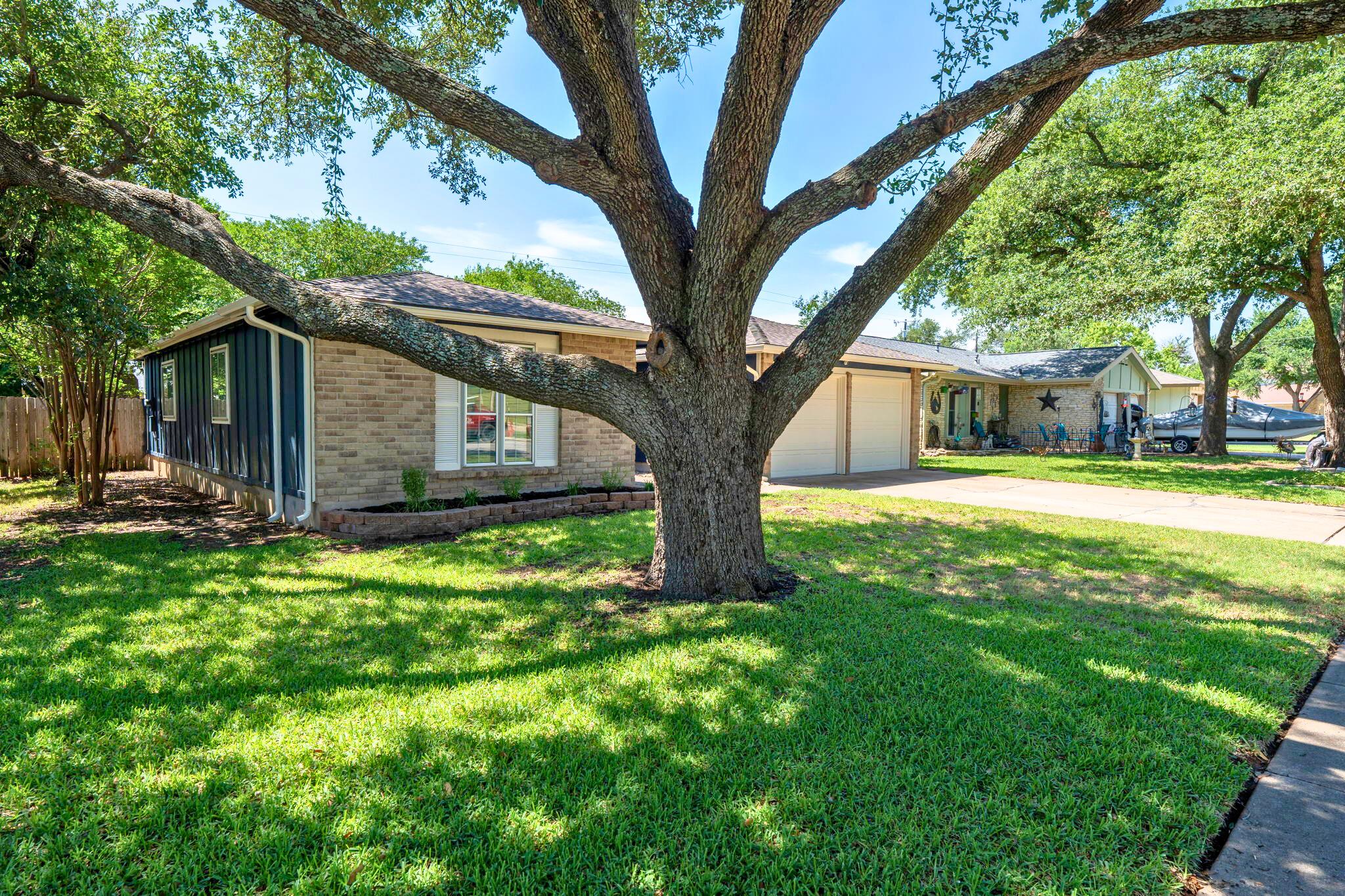 907 Cactus Dr, Round Rock, TX 78681