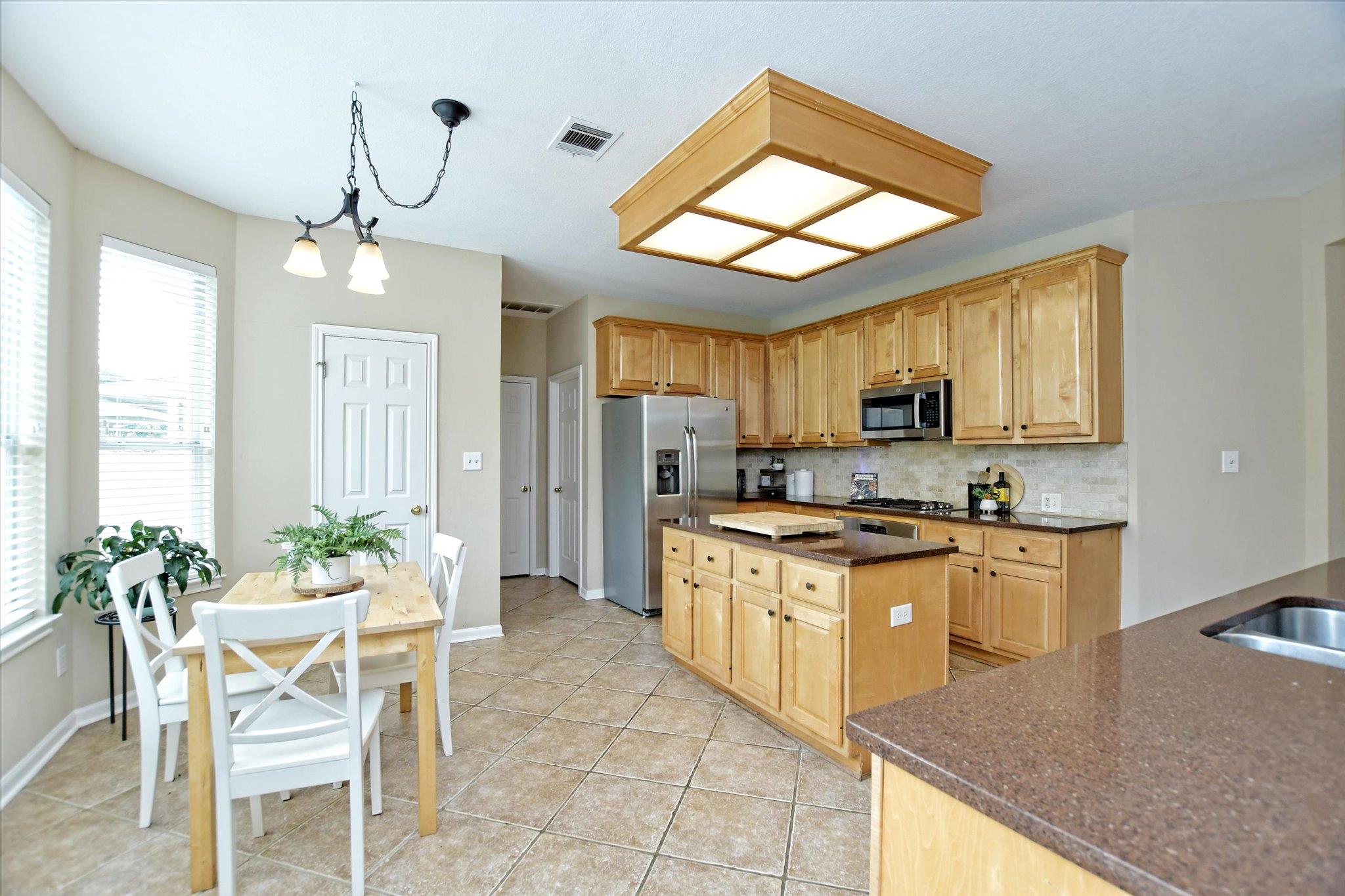 2012 Wood Glen Dr, Round Rock, TX 78681