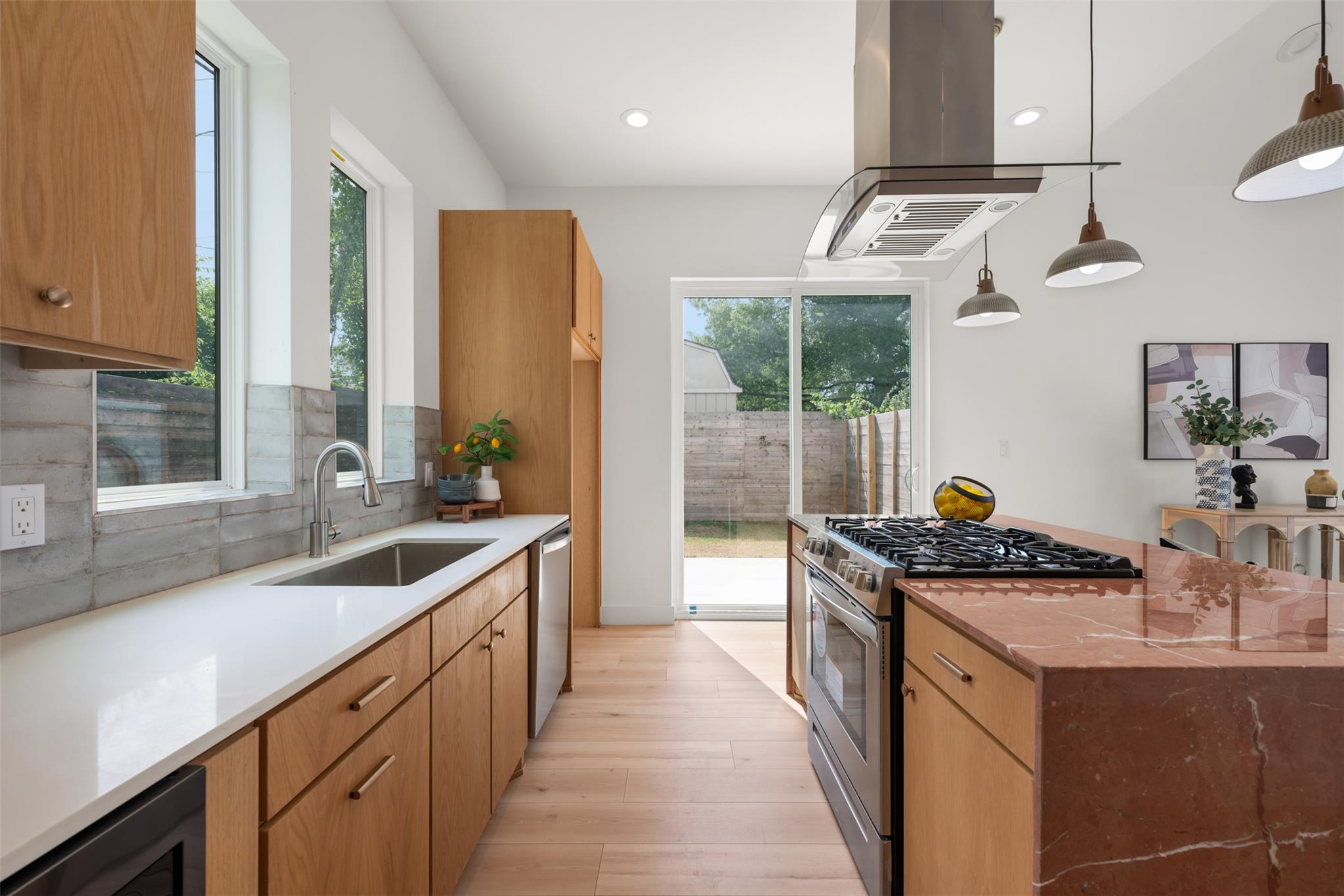 106 W Croslin St # B, Austin, TX 78752