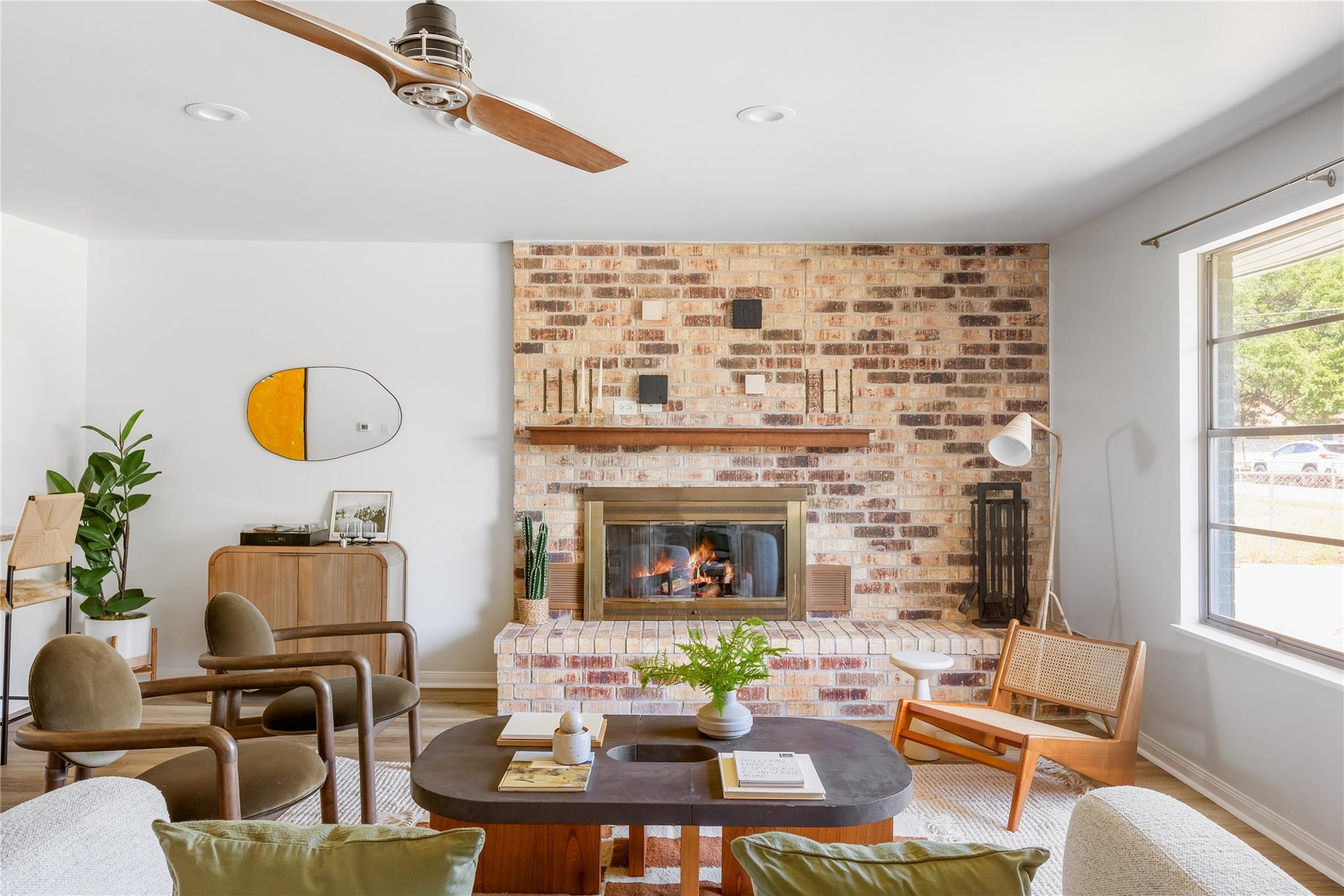 304 W Bee St, Lockhart, TX 78644