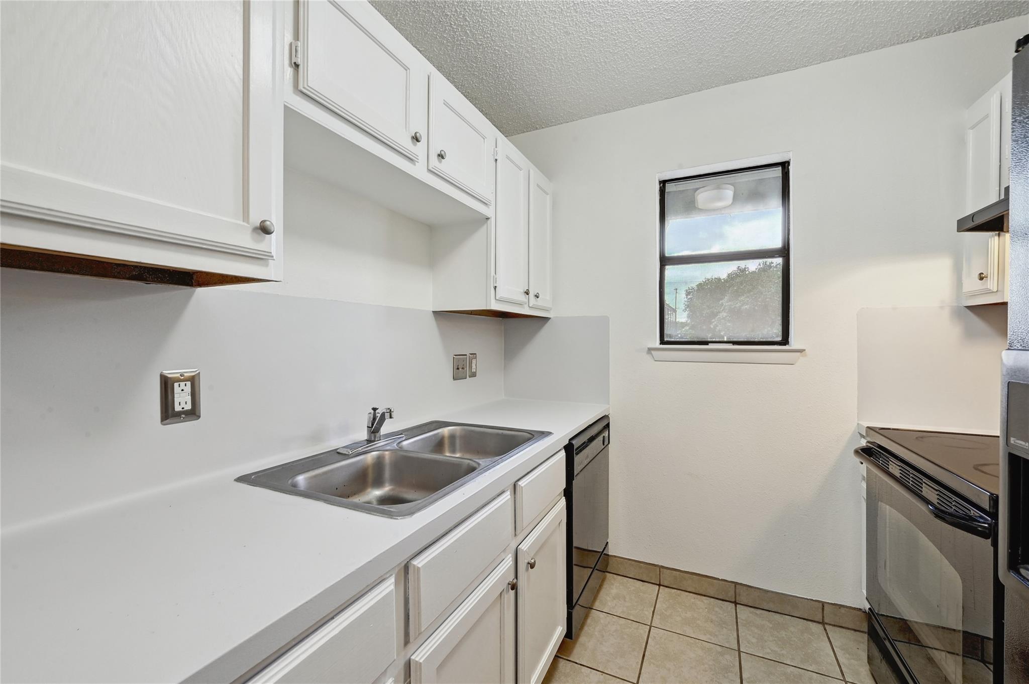 4307 S 1st St # 104, Austin, TX 78745