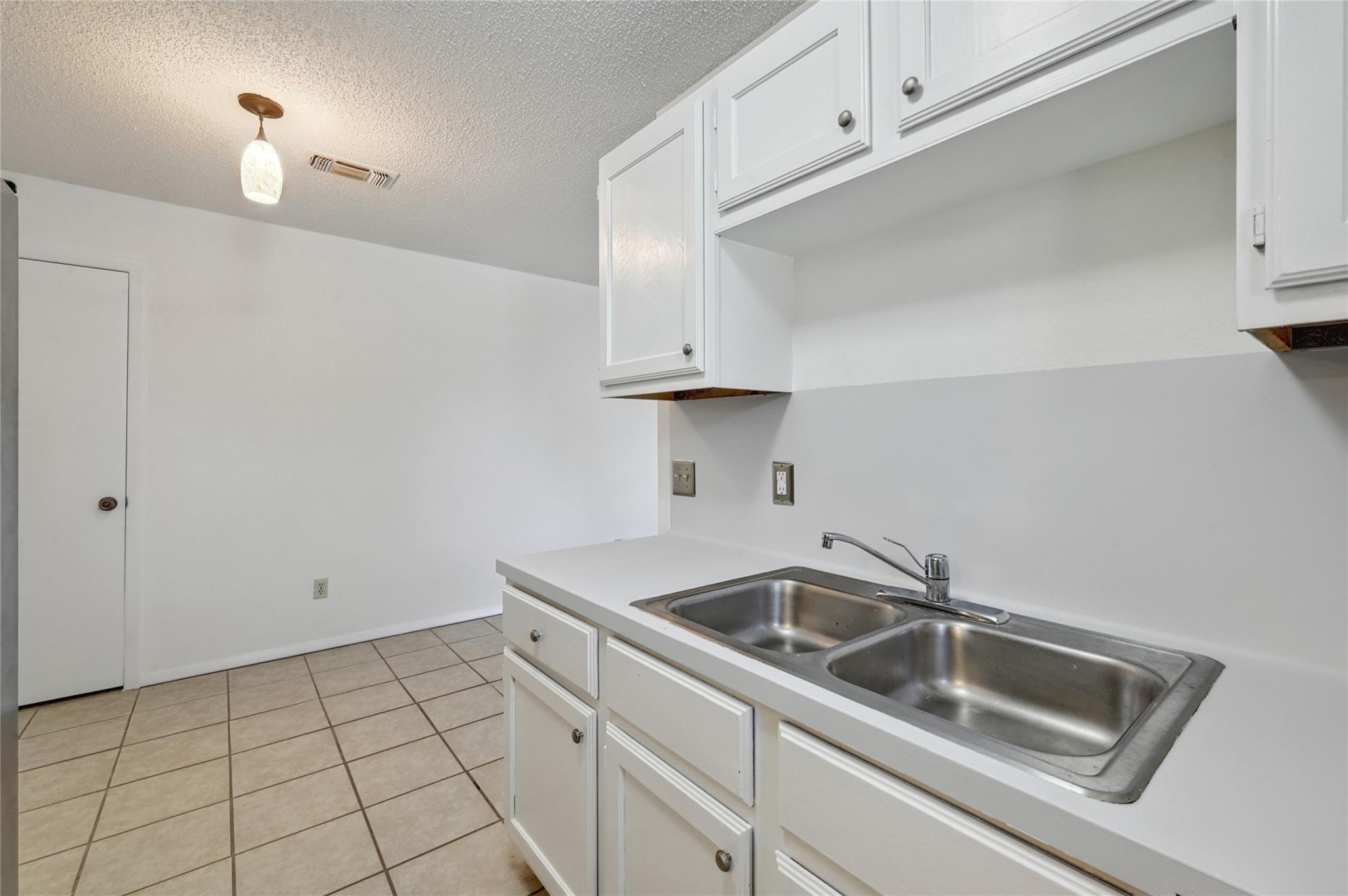 4307 S 1st St # 104, Austin, TX 78745