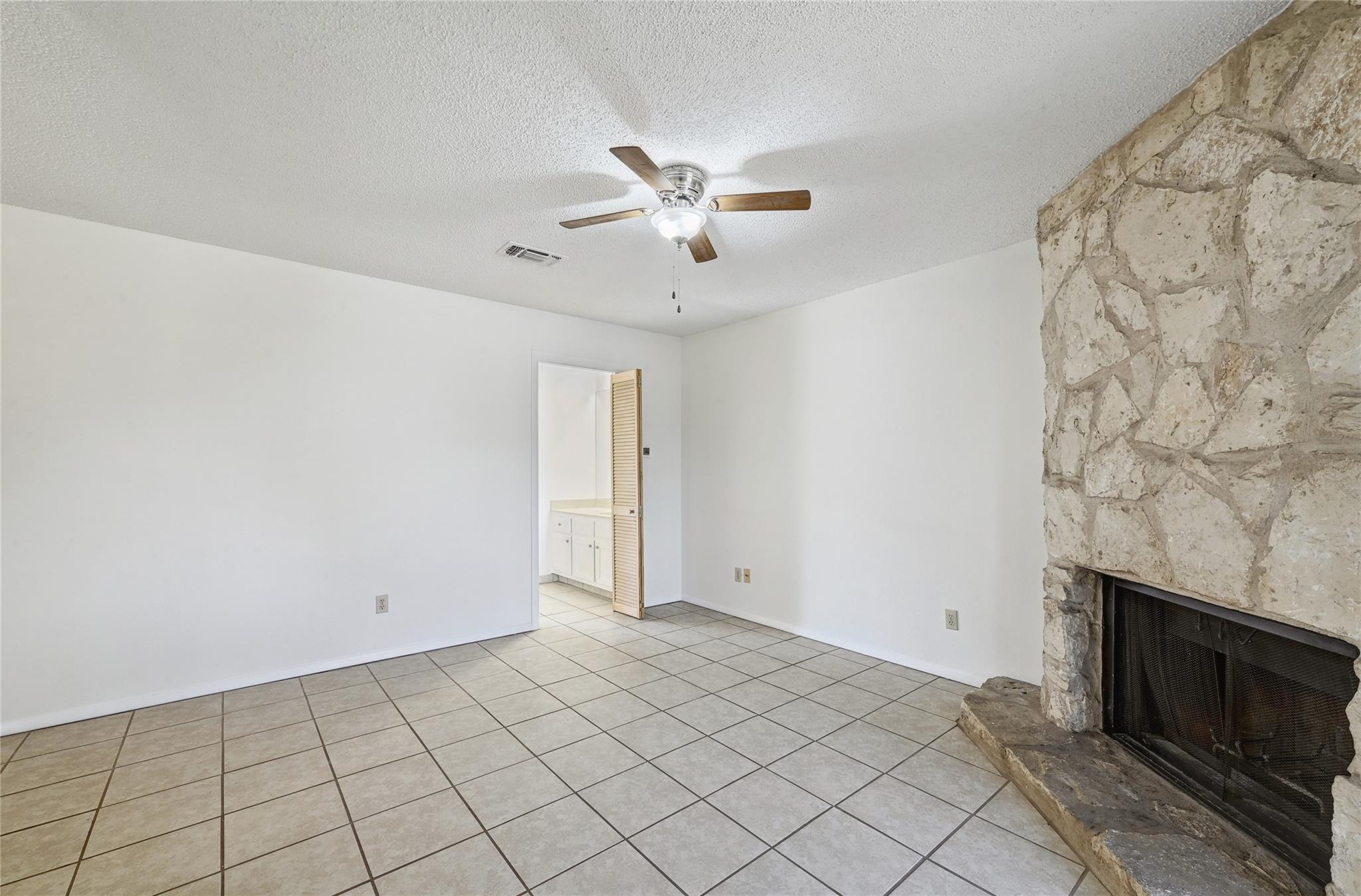 4307 S 1st St # 104, Austin, TX 78745