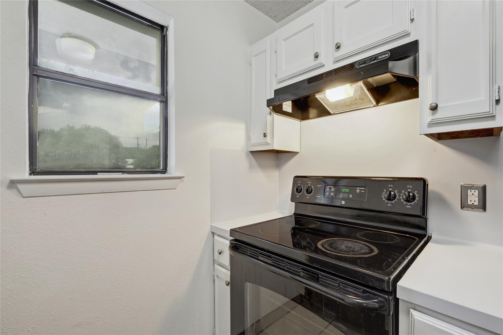 4307 S 1st St # 104, Austin, TX 78745